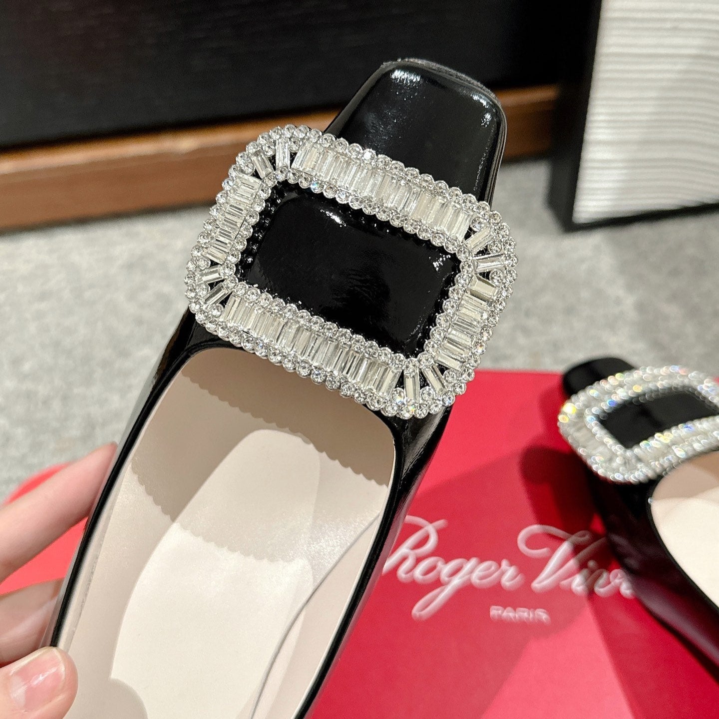 BELLE VIVIER PUMPS IN BLACK PATENT CALFSKIN - 34