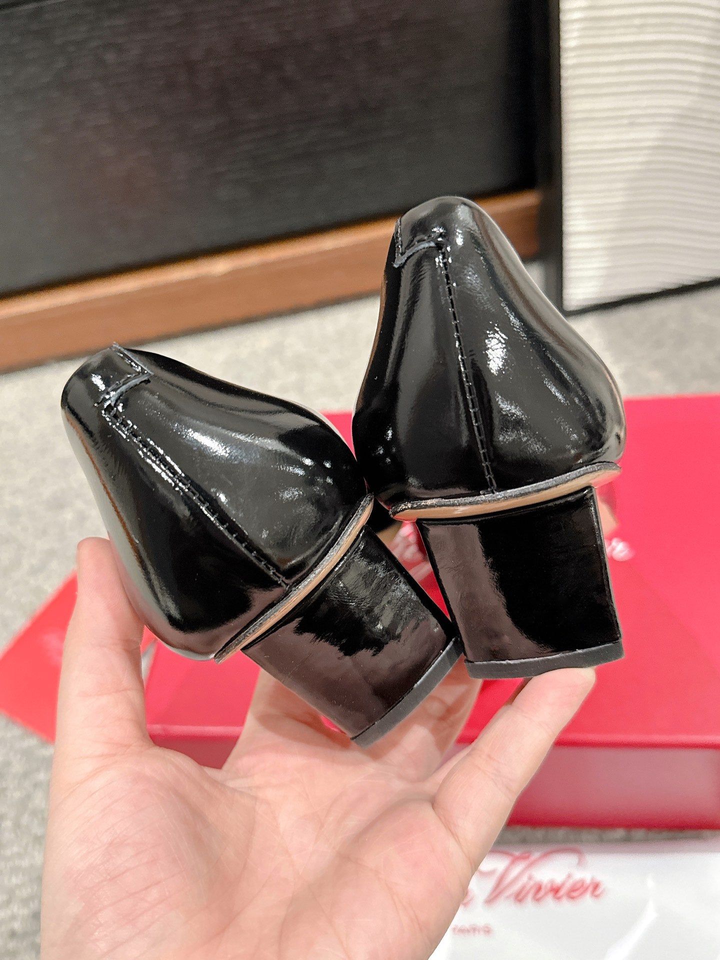 BELLE VIVIER PUMPS IN BLACK PATENT CALFSKIN - 34