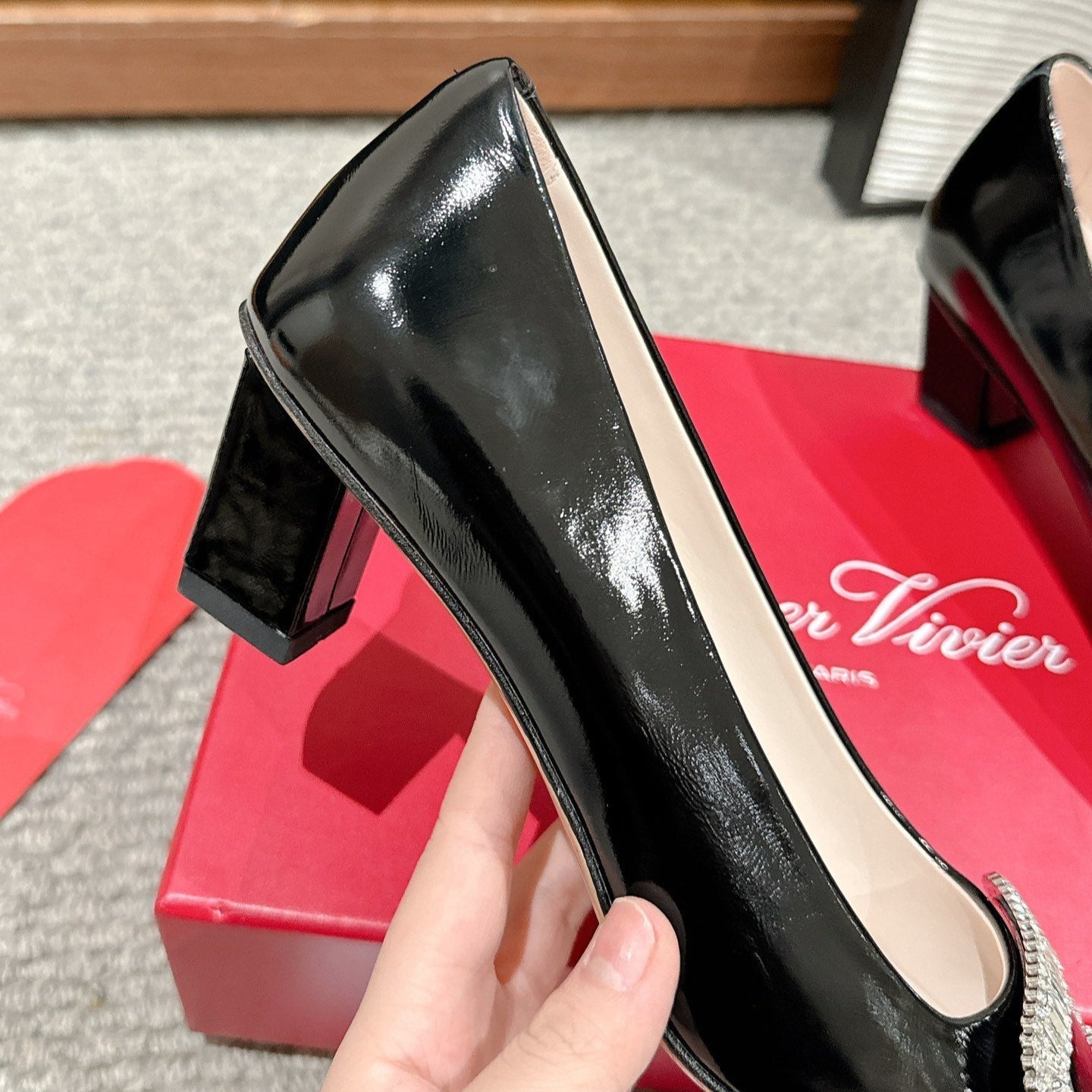 BELLE VIVIER PUMPS IN BLACK PATENT CALFSKIN - 34