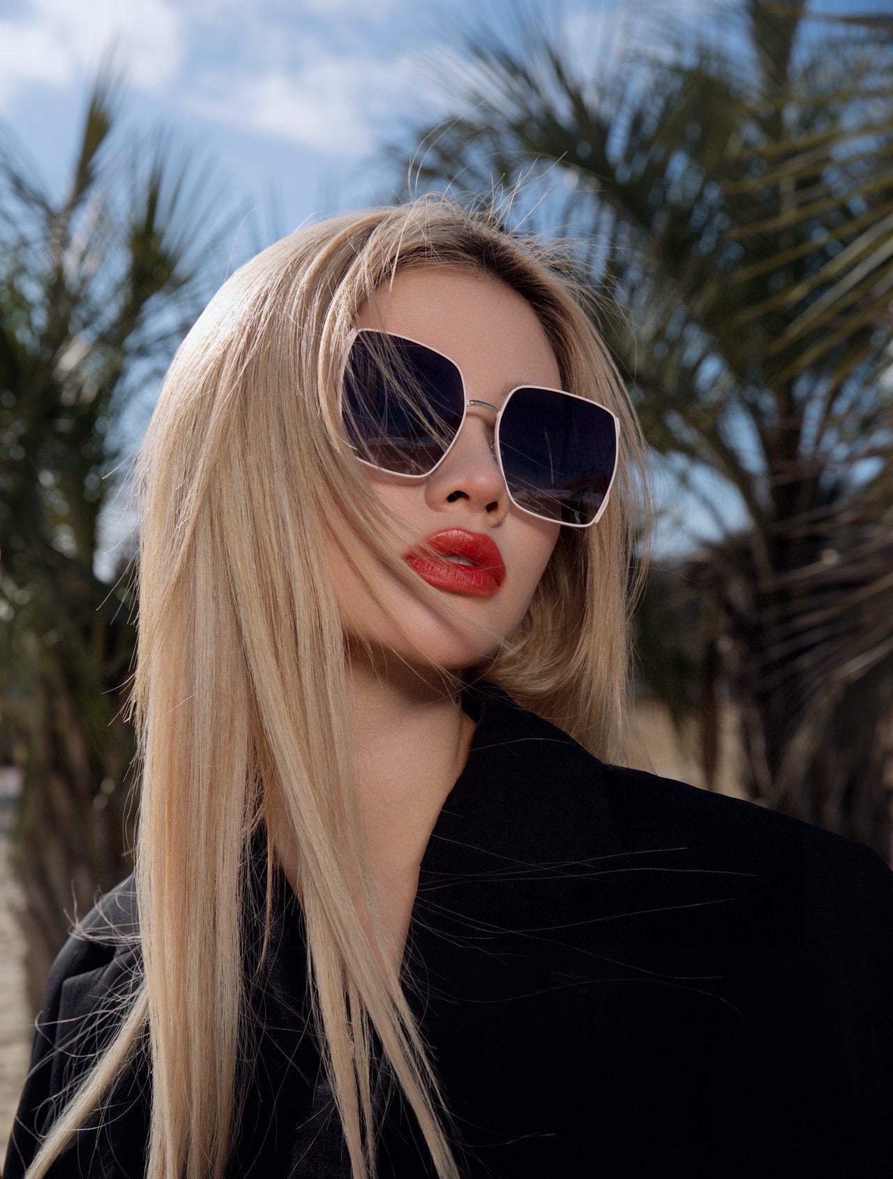 RUNWAY SQUARE SUNGLASSES M1321 IN ACETATE - Black