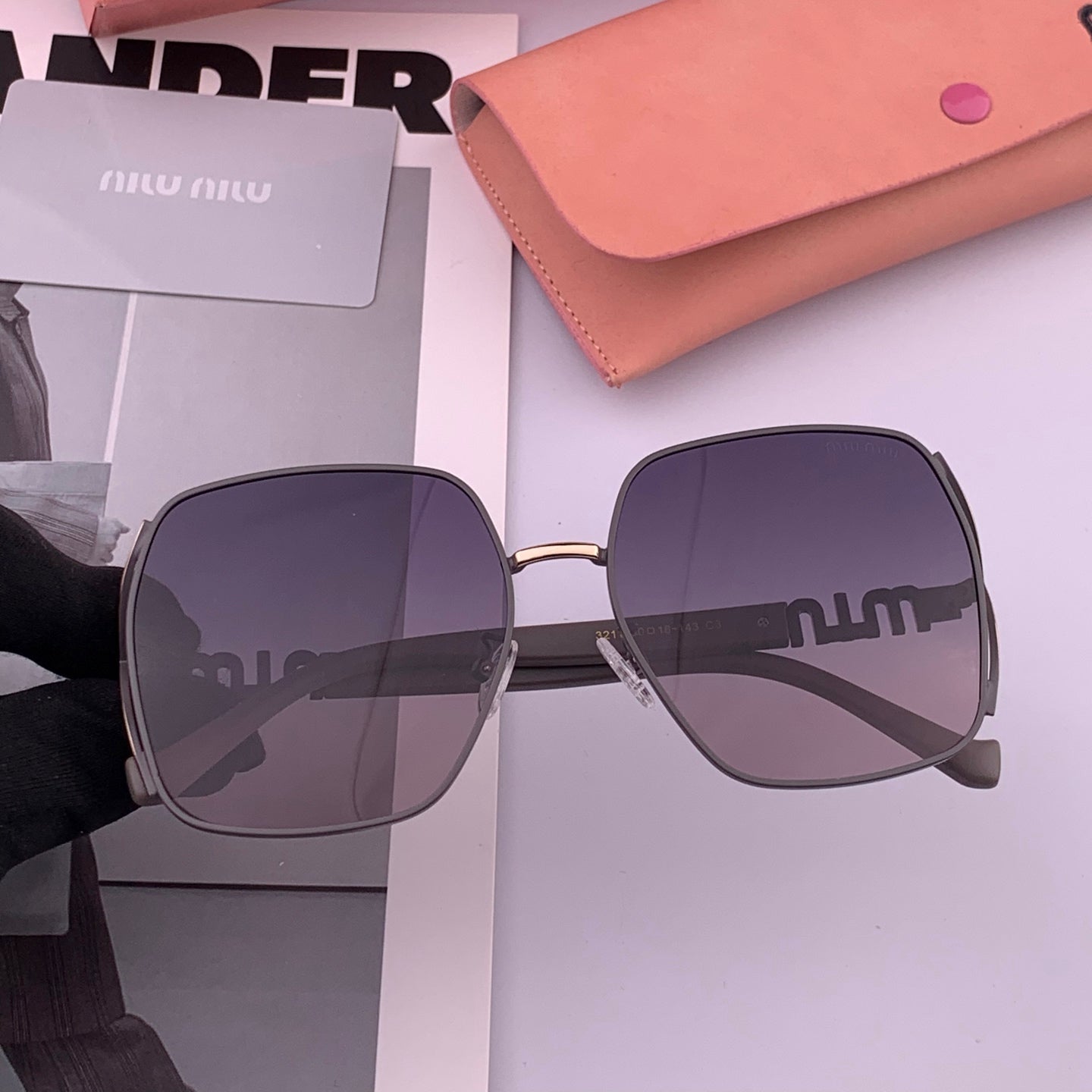 RUNWAY SQUARE SUNGLASSES M1321 IN ACETATE - Black