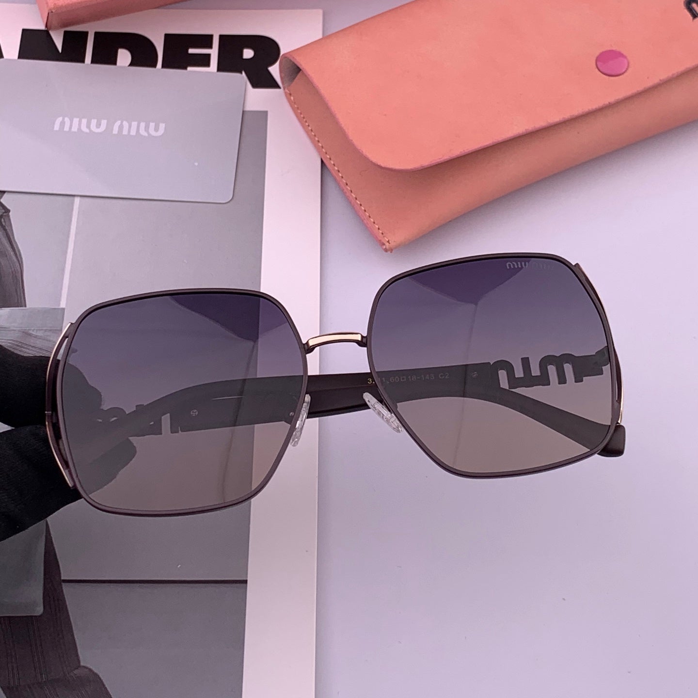 RUNWAY SQUARE SUNGLASSES M1321 IN ACETATE - Black