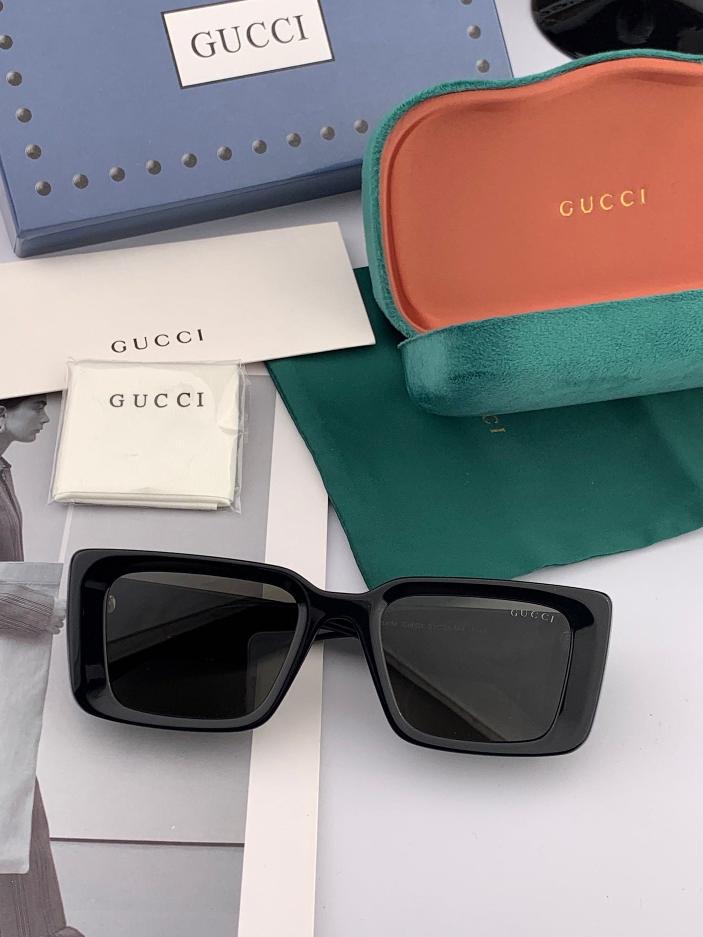 CHUNKY RECTANGULAR FRAME SUNGLASSES G204 IN ACETATE - Black