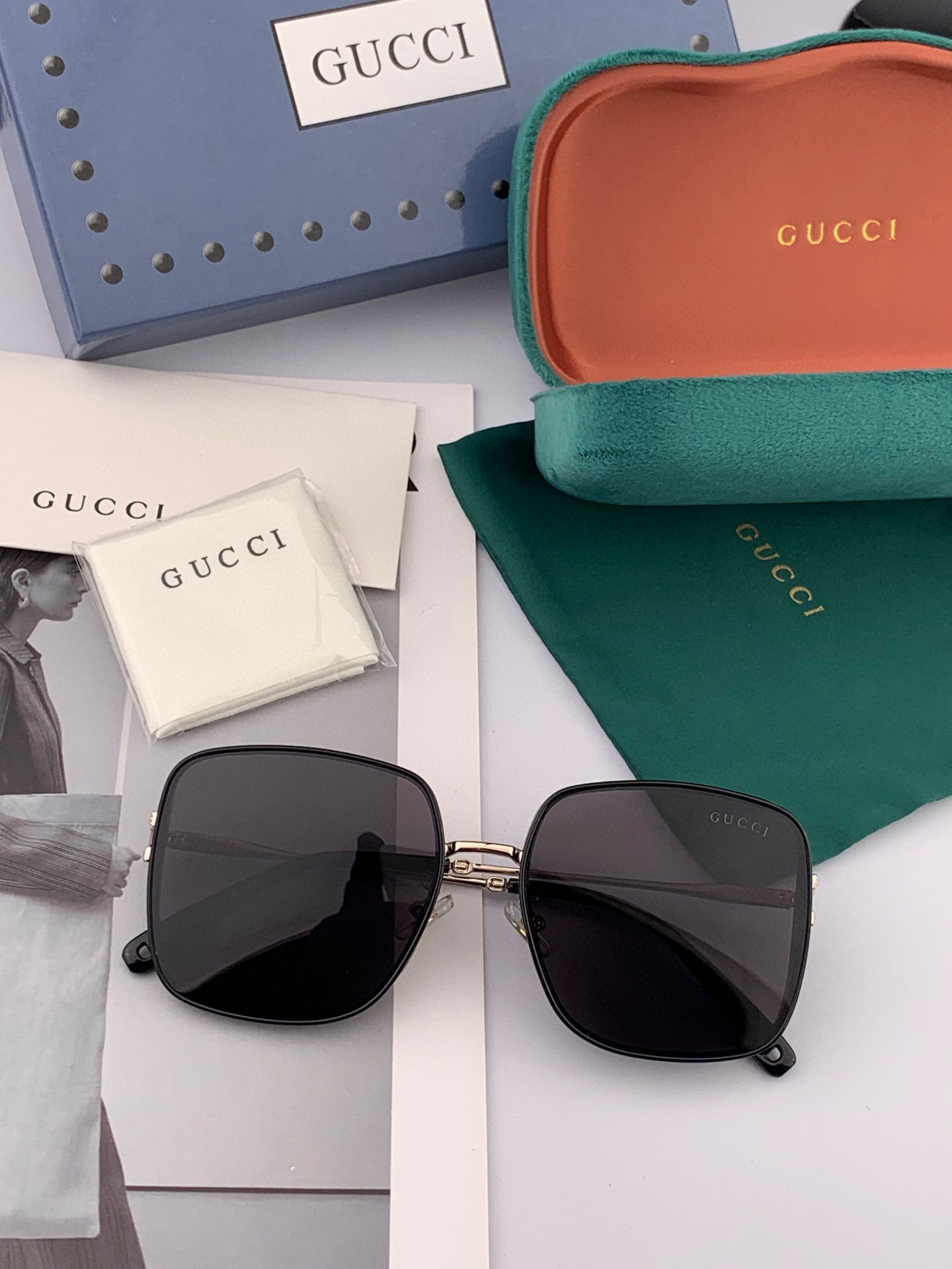 SQUARE FRAME SUNGLASSES G4634 IN METAL - White