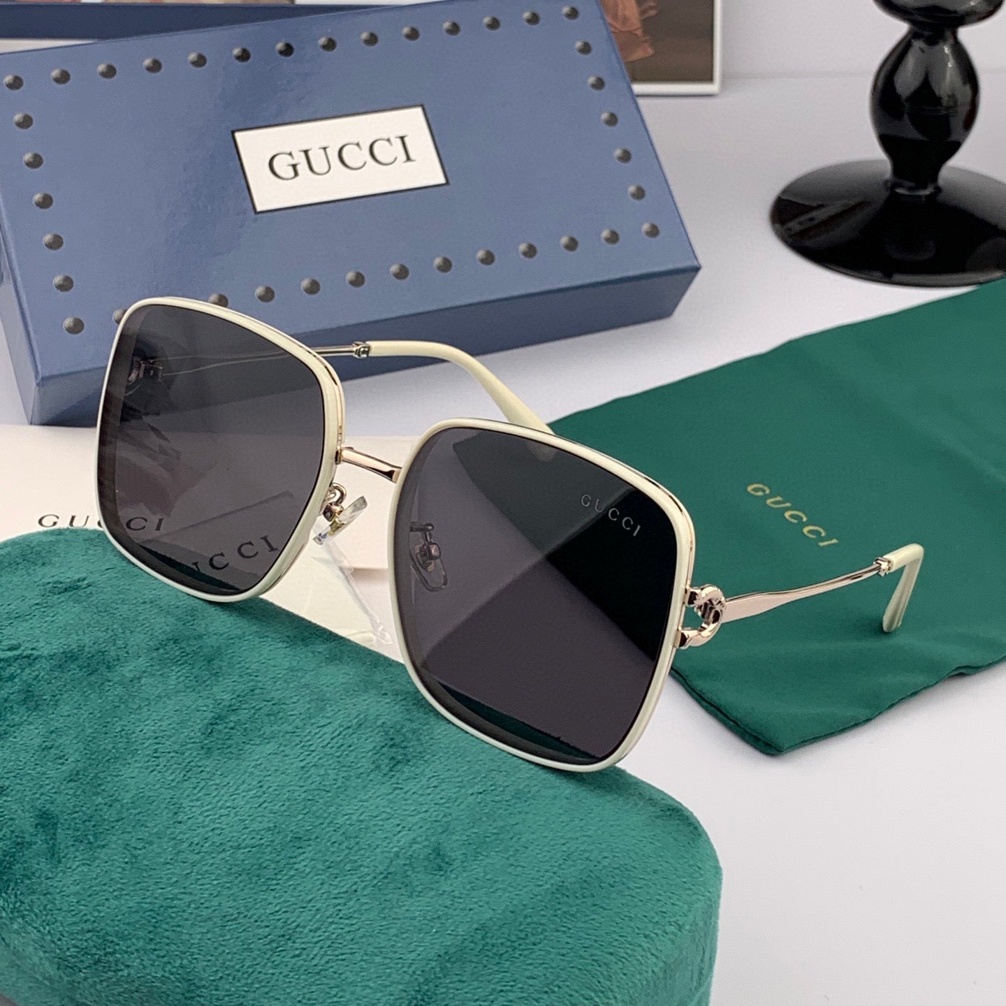 SQUARE FRAME SUNGLASSES G4634 IN METAL - White