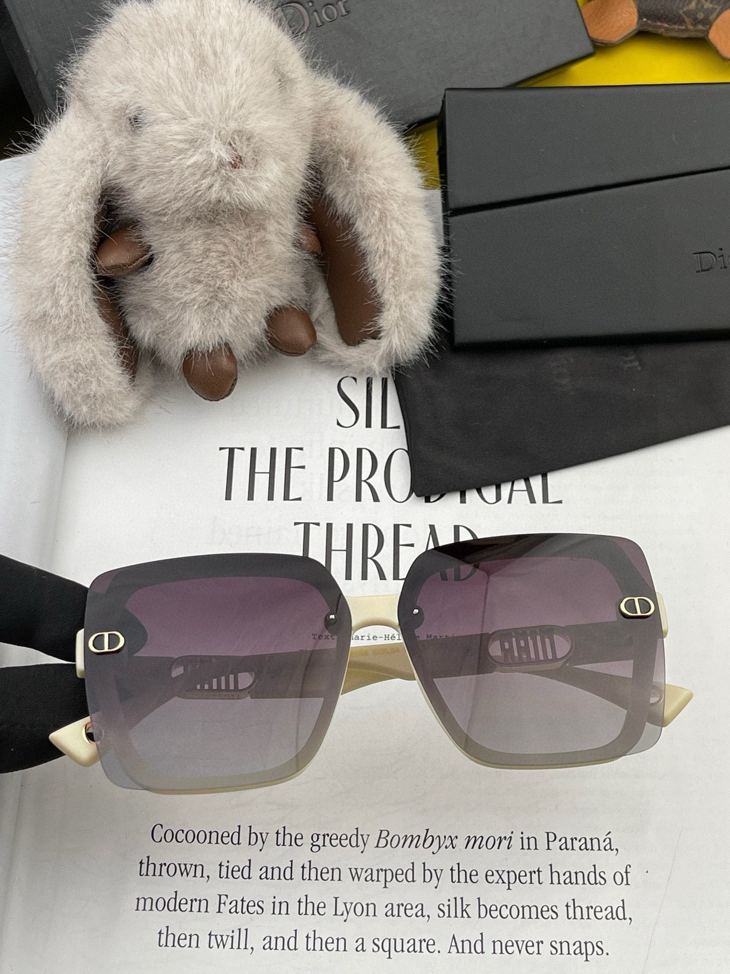 MONTAIGNE SUNGLASS CD5610 IN ACETATE - Black
