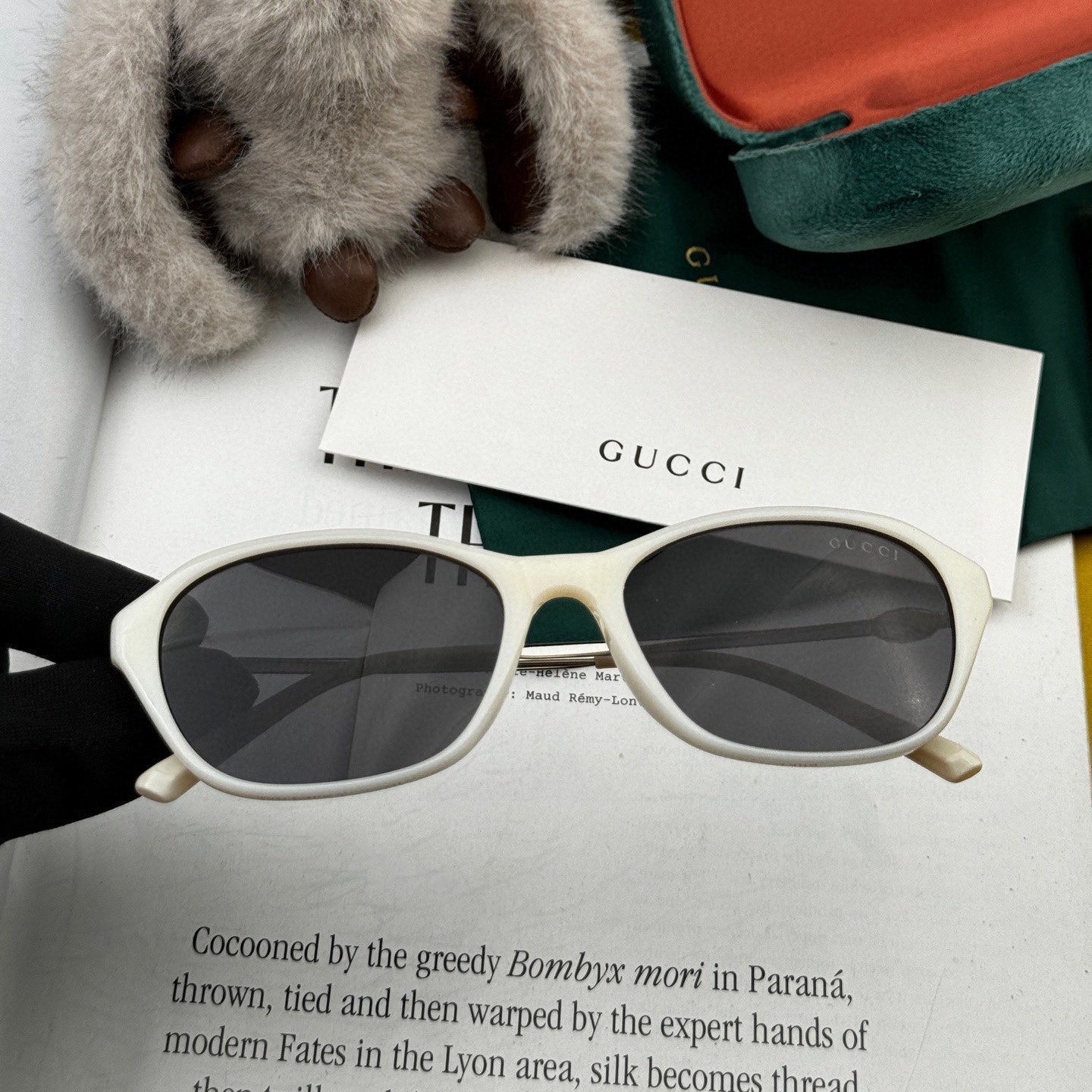OVAL FRAME SUNGLASSES G4906 IN ACETATE AND METAL - Black