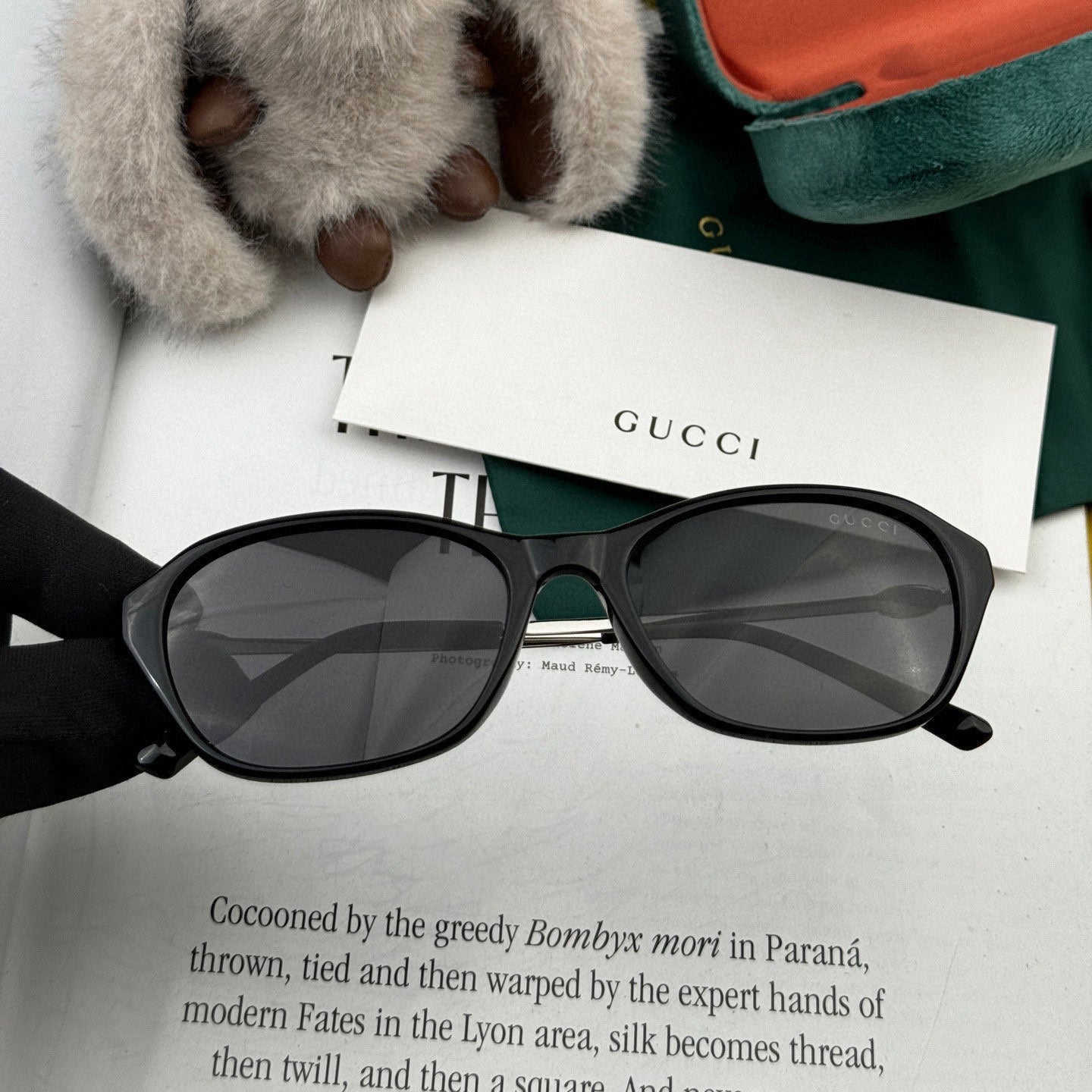 OVAL FRAME SUNGLASSES G4906 IN ACETATE AND METAL - Black