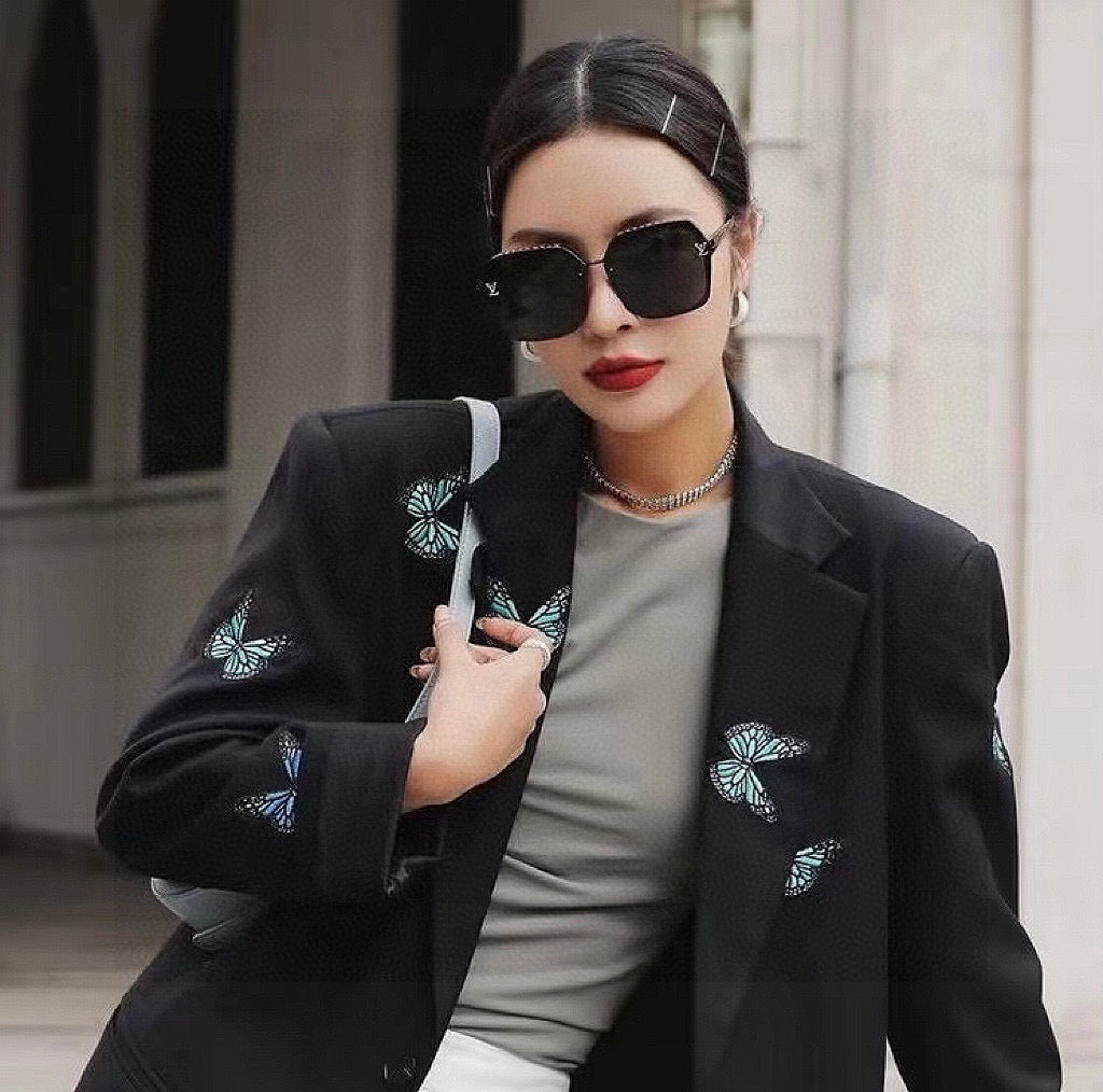 SQUARE SUNGLASSES L30157 IN BLACK ACETATE MONOGRAM LOGO - Small