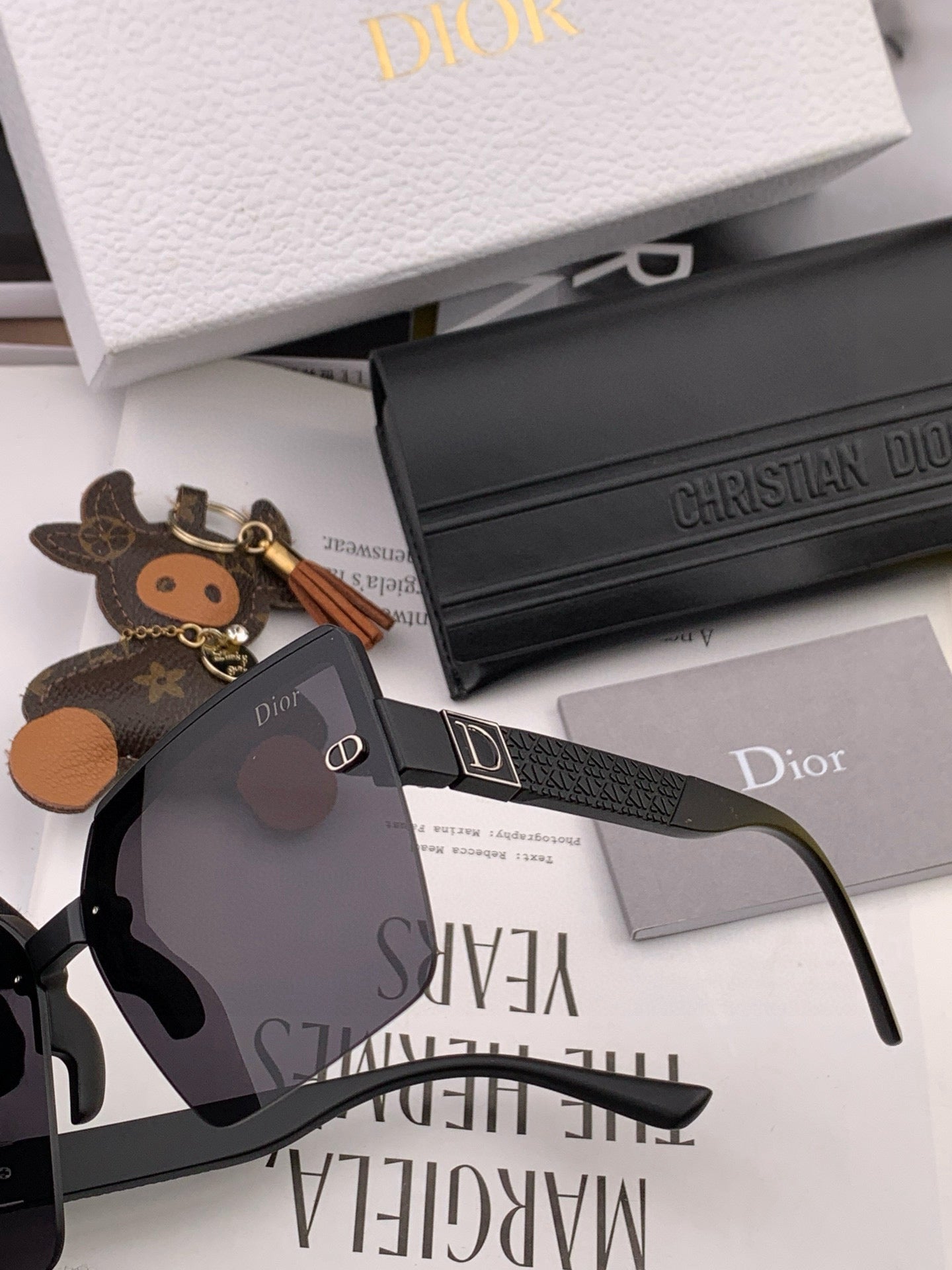 MONTAIGNE SUNGLASS D9805 IN ACETATE - Black