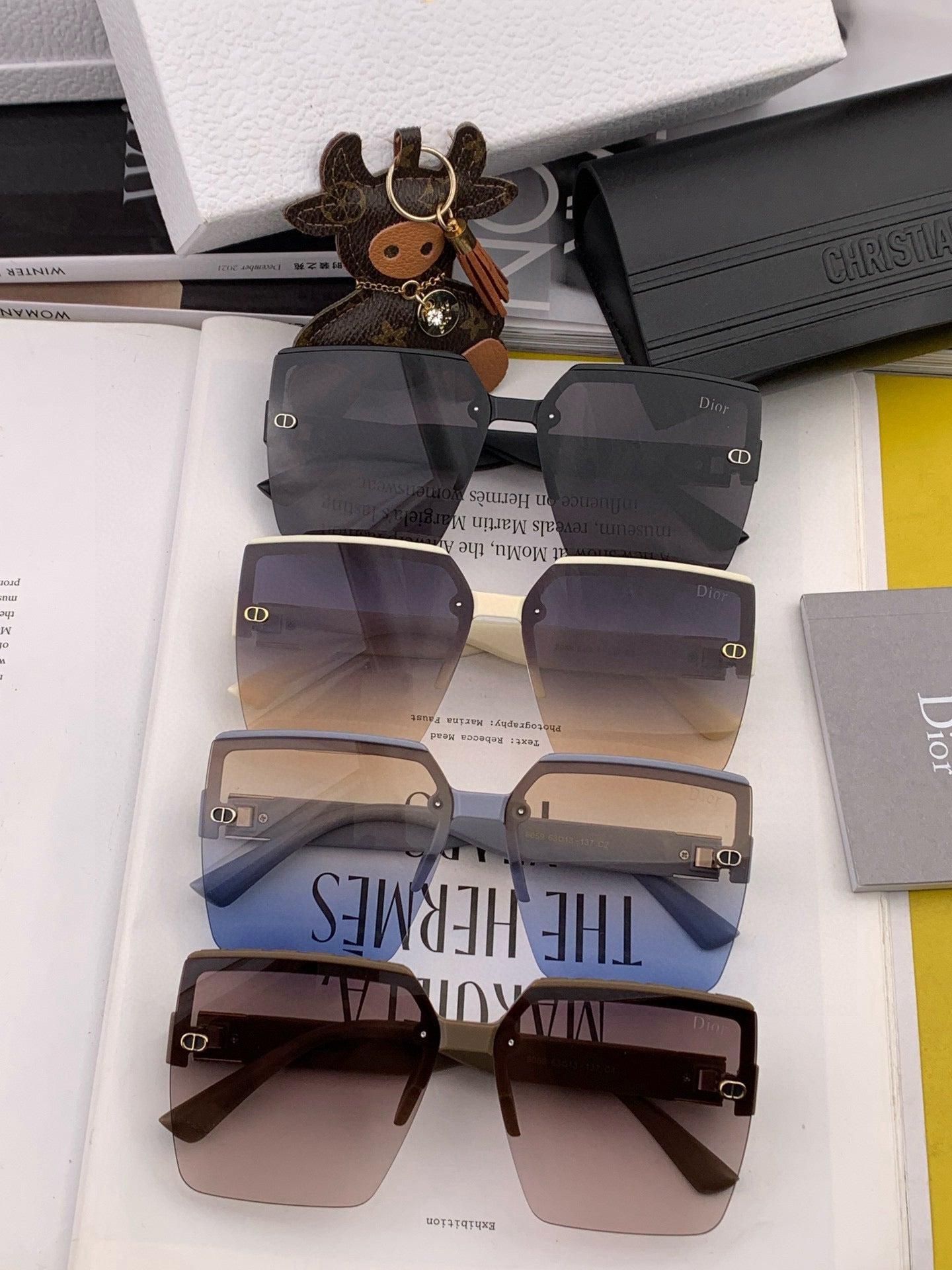 MONTAIGNE SUNGLASS D9805 IN ACETATE - Black