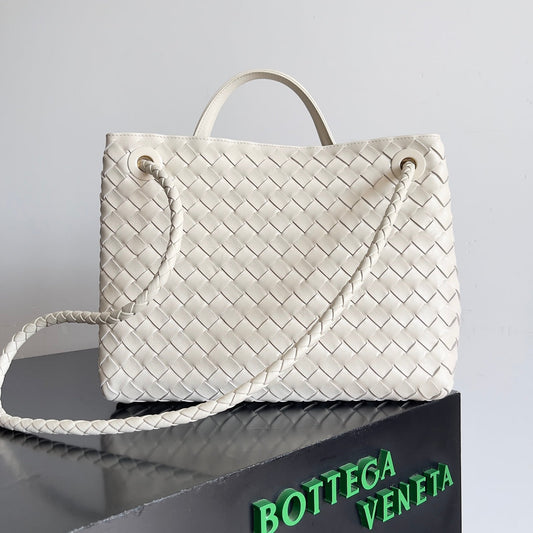 СУМКА ANDIAMO 32 ЗІ ШКІРИ ЯГНЯТИ КОЛЬОРУ OFF WHITE