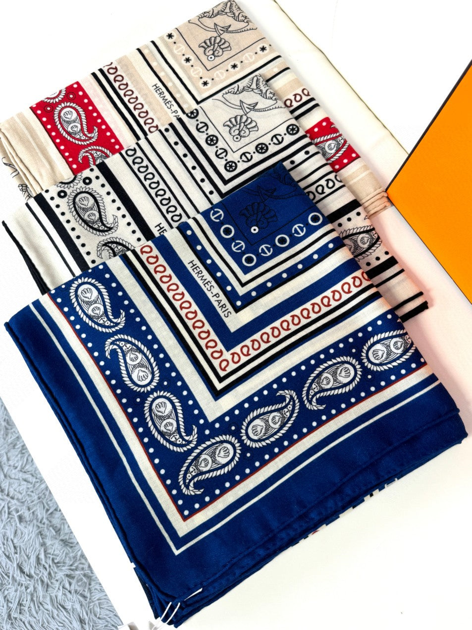 HERMES 25S SCARF 135 IN CASHMERE SILK 729040