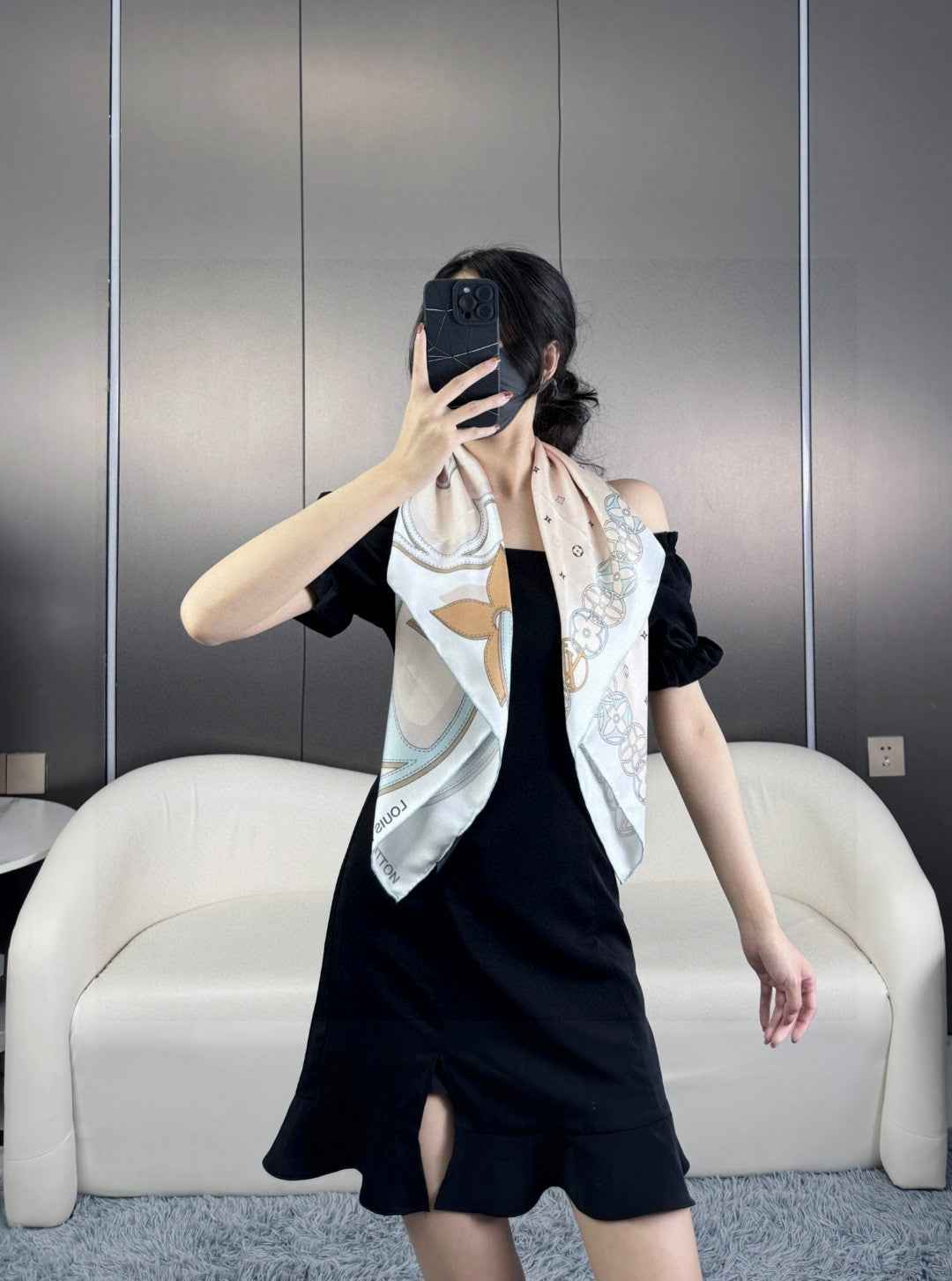 LV SCARF 90 CM IN SILK 719999
