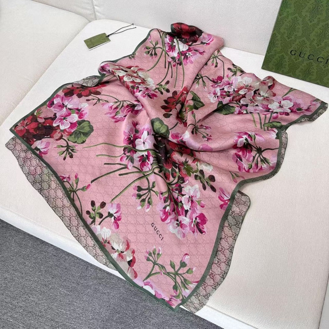 GUCCI 25S SCARF 180 IN SILK 655933