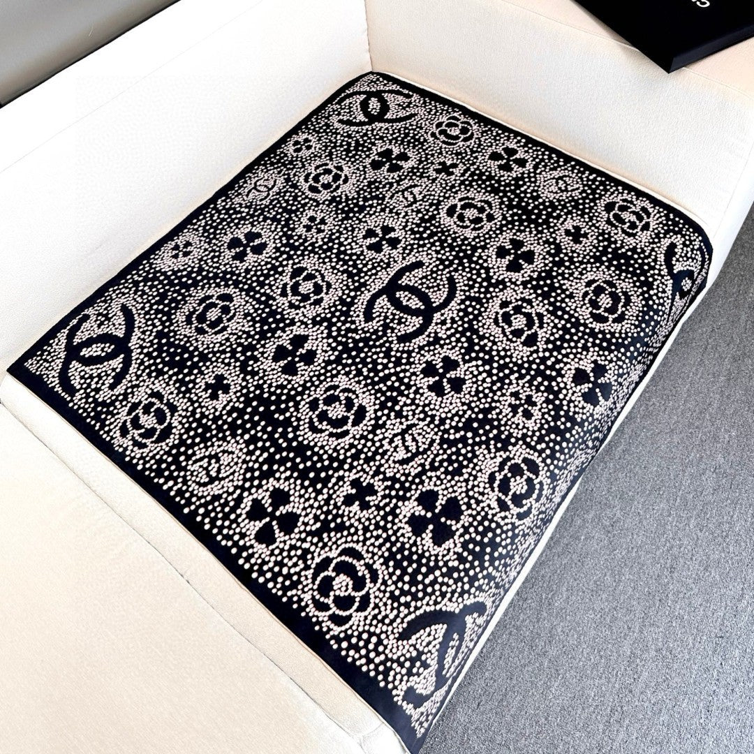 CHANEL 25S SCARF 90 IN SILK 724785