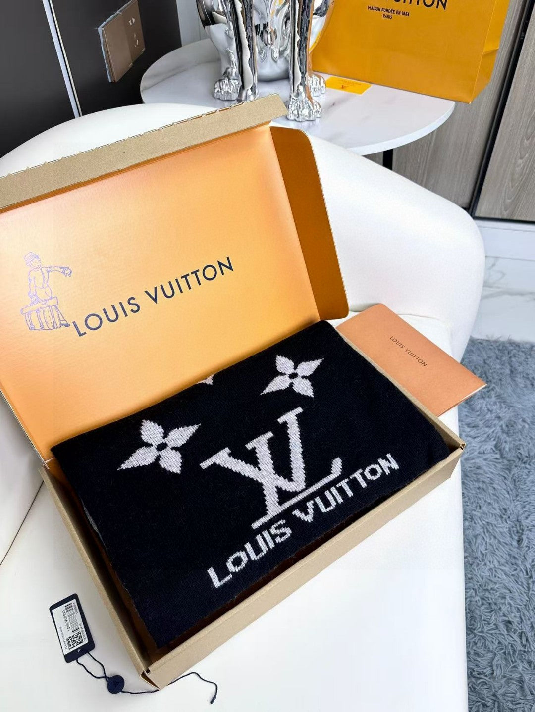 LV SCARF 180 CM IN CASHMERE 700777