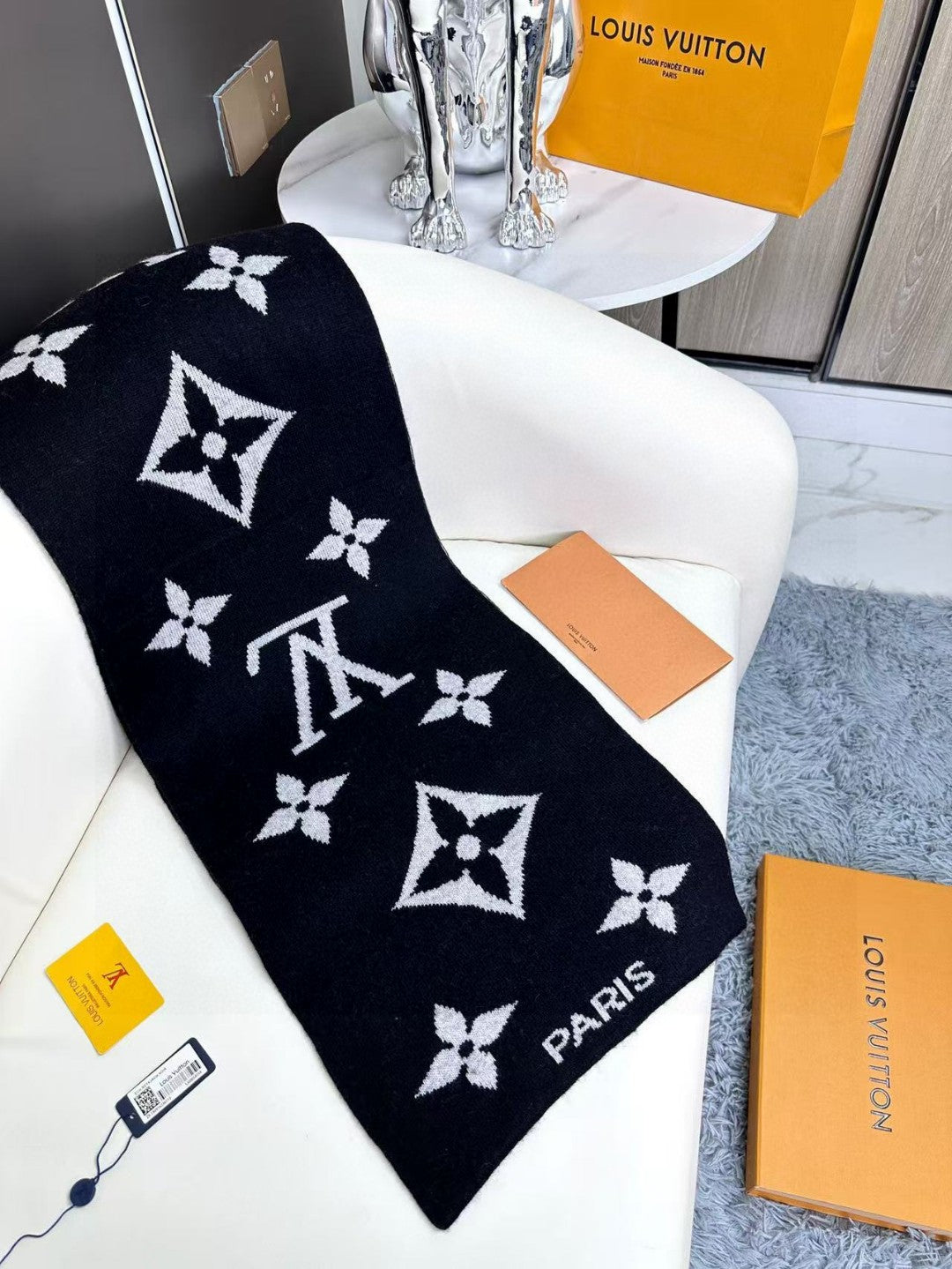 LV SCARF 180 CM IN CASHMERE 700777