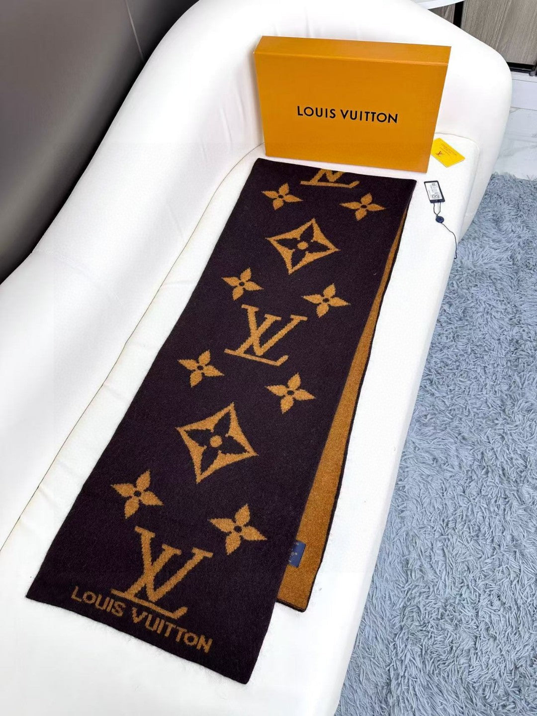 LV SCARF 180 CM IN CASHMERE 700779
