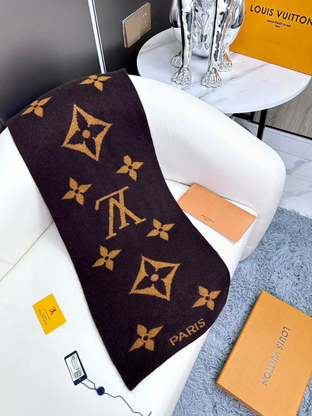 LV SCARF 180 CM IN CASHMERE 700779