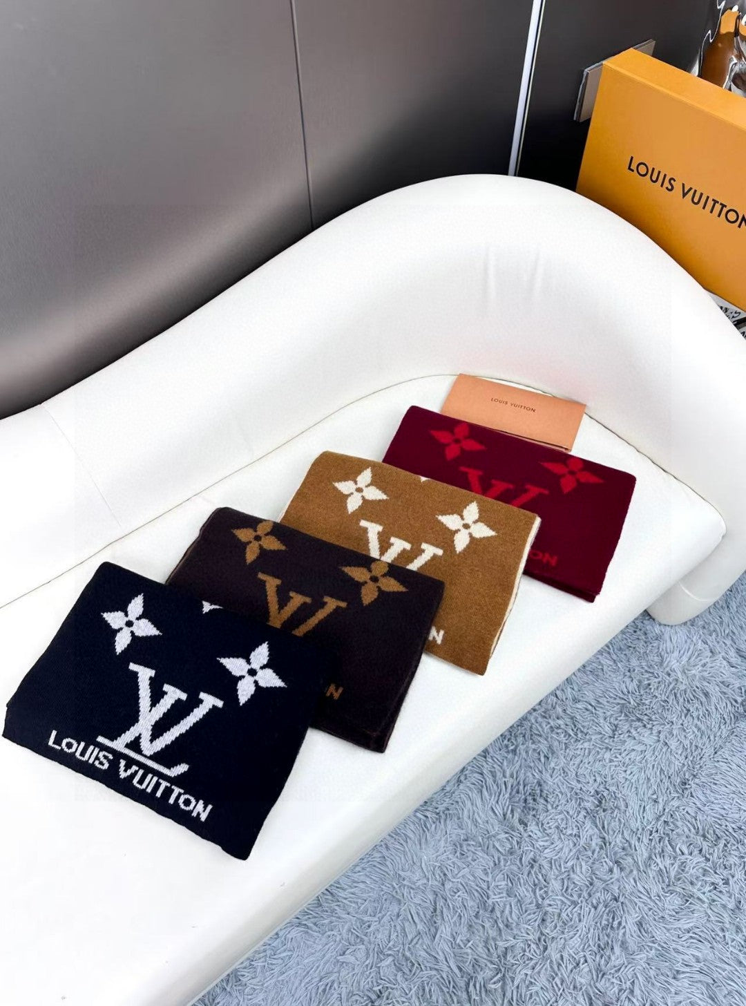 LV SCARF 180 CM IN CASHMERE 700779