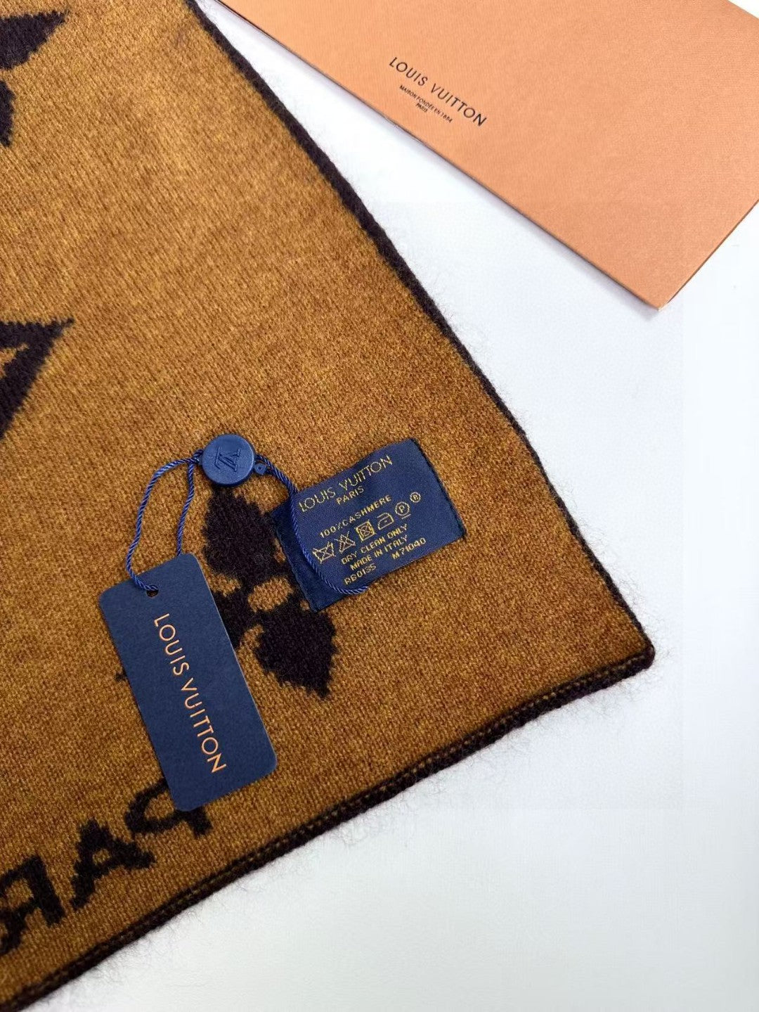 LV SCARF 180 CM IN CASHMERE 700779