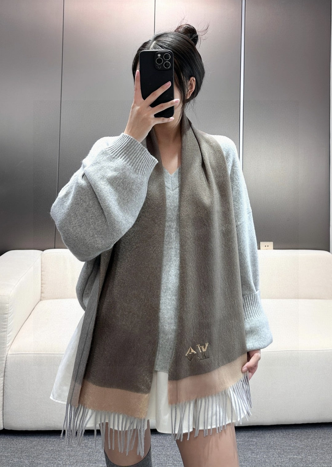 LV SCARF 180 CM IN CASHMERE 700797