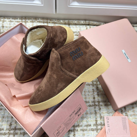 Черевики-сліпони MIUMIU 26S з темно-коричневої замші з овчиною