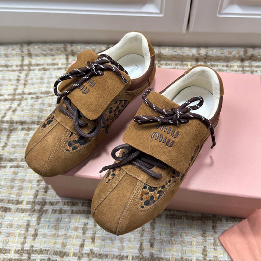 КРОСІВКИ MIUMIU 26S З ТЕМНО-КОРИЧНЕВОЇ ЗАМШІ 01