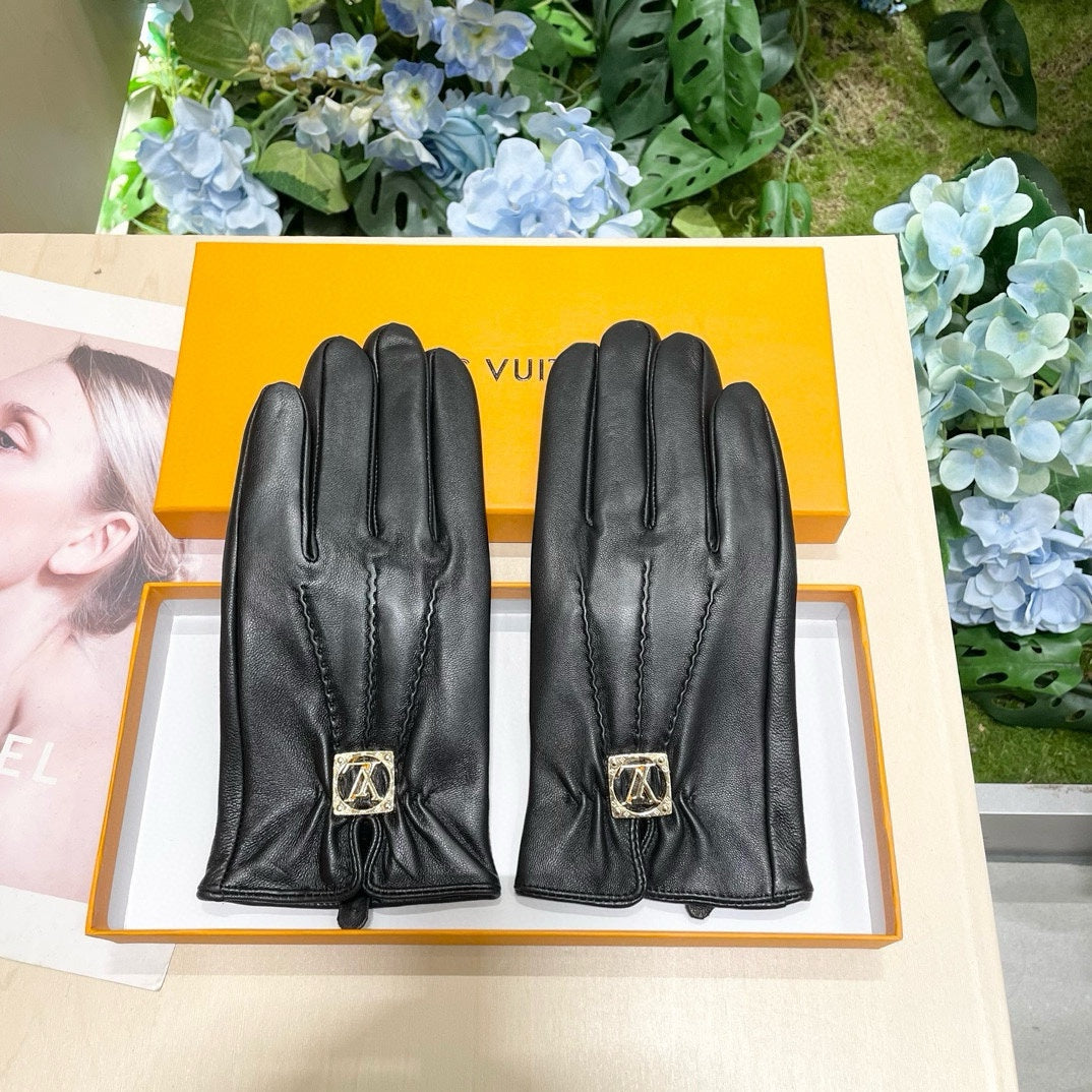 LV GLOVES IN BLACK LAMBSKIN WITH GOLD LOGO 462422 - M
