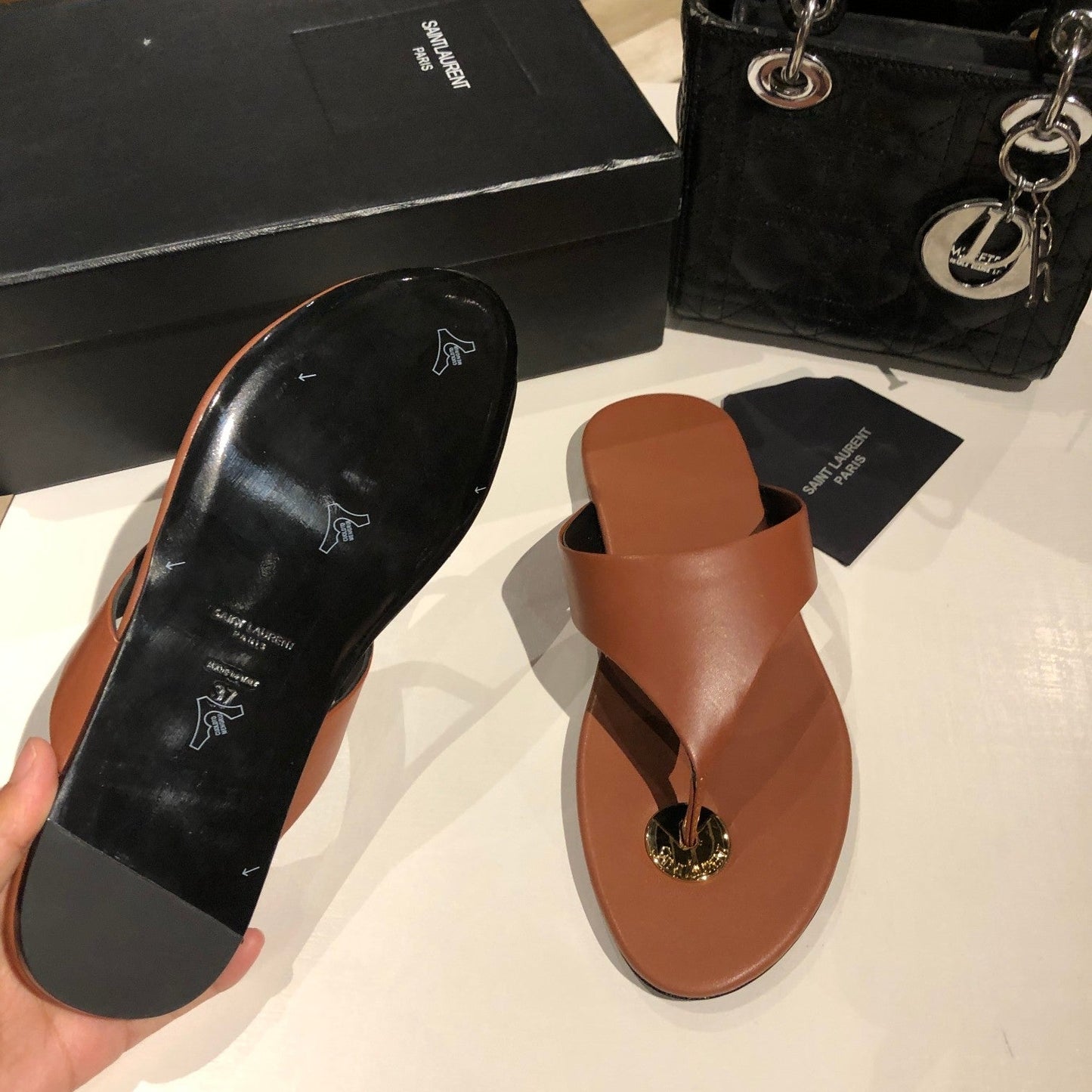 FLAT THONG IN BRONZE BROWN CALFSKIN - 35