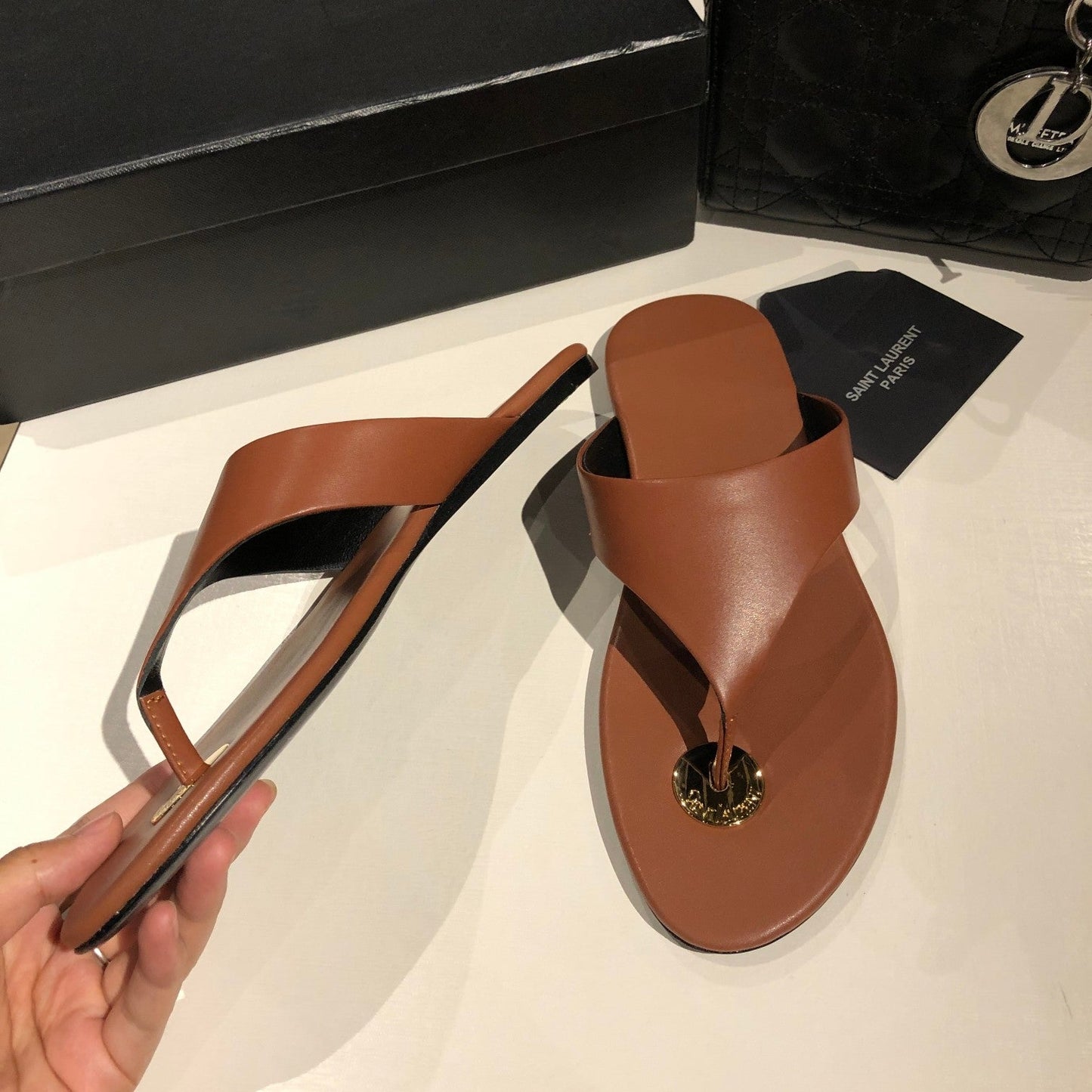 FLAT THONG IN BRONZE BROWN CALFSKIN - 35