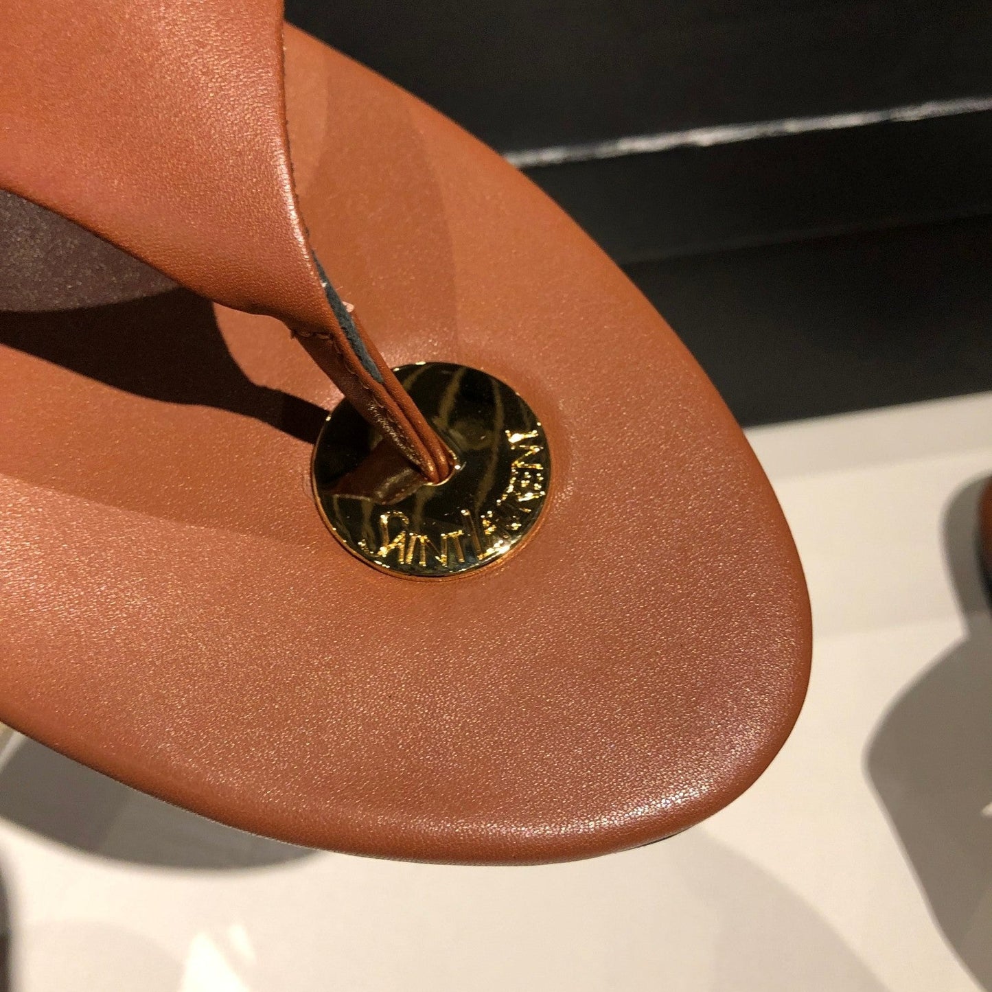 FLAT THONG IN BRONZE BROWN CALFSKIN - 35