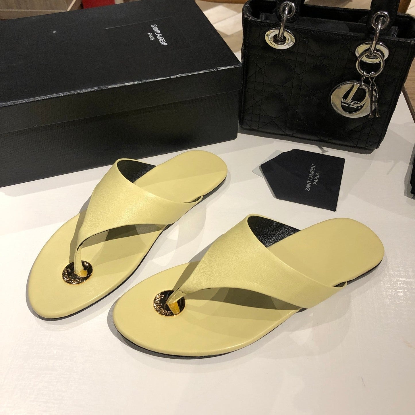 FLAT THONG IN LIGHT YELLOW CALFSKIN - 35