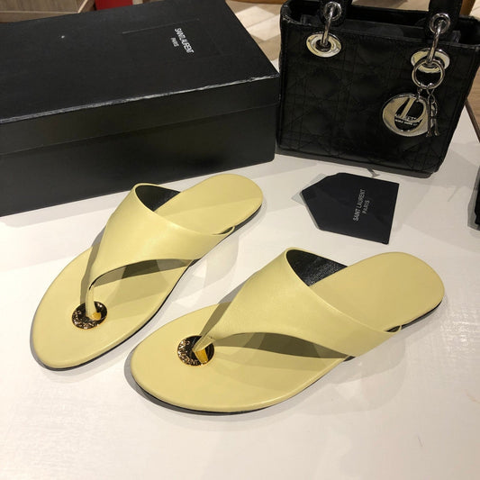 FLAT THONG IN LIGHT YELLOW CALFSKIN - 35