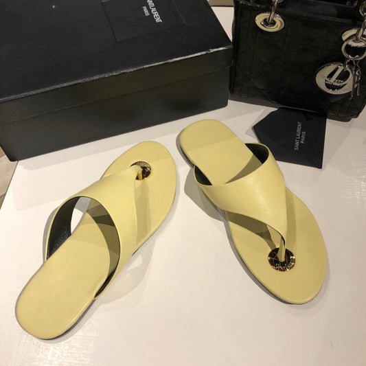 FLAT THONG IN LIGHT YELLOW CALFSKIN - 35