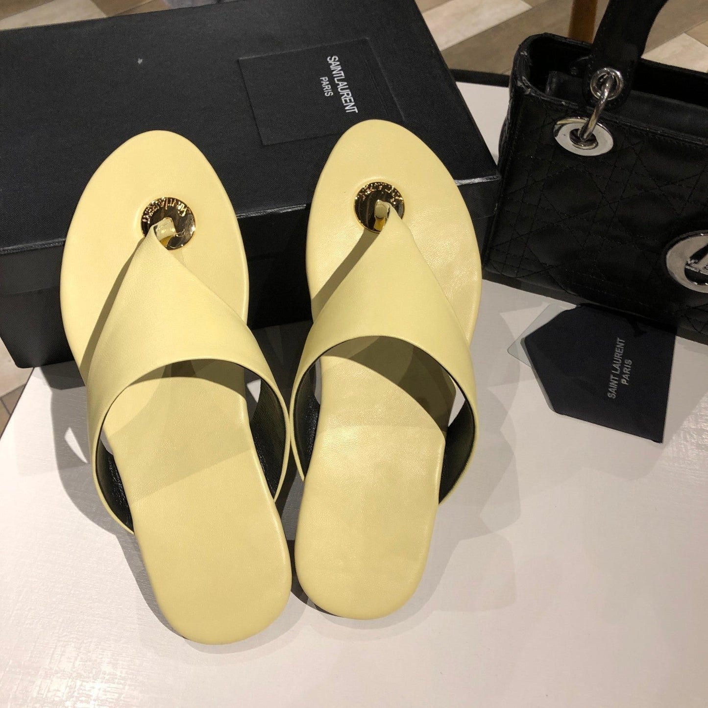 FLAT THONG IN LIGHT YELLOW CALFSKIN - 35