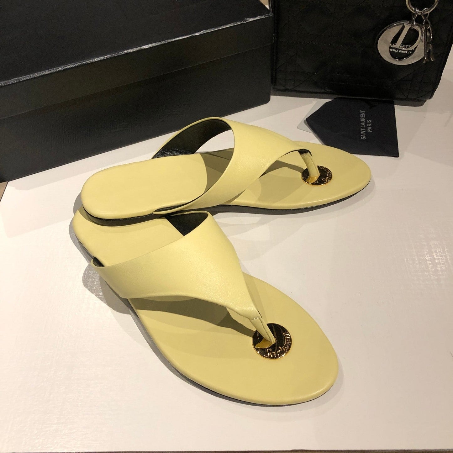 FLAT THONG IN LIGHT YELLOW CALFSKIN - 35