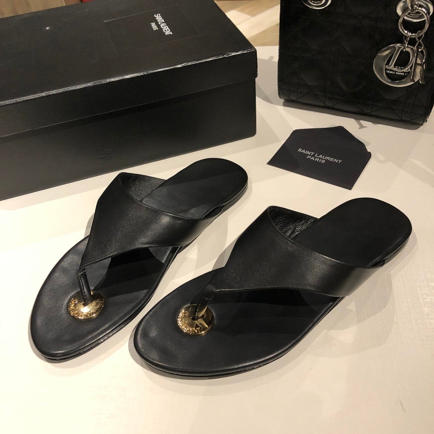 FLAT THONG IN BLACK CALFSKIN - 35