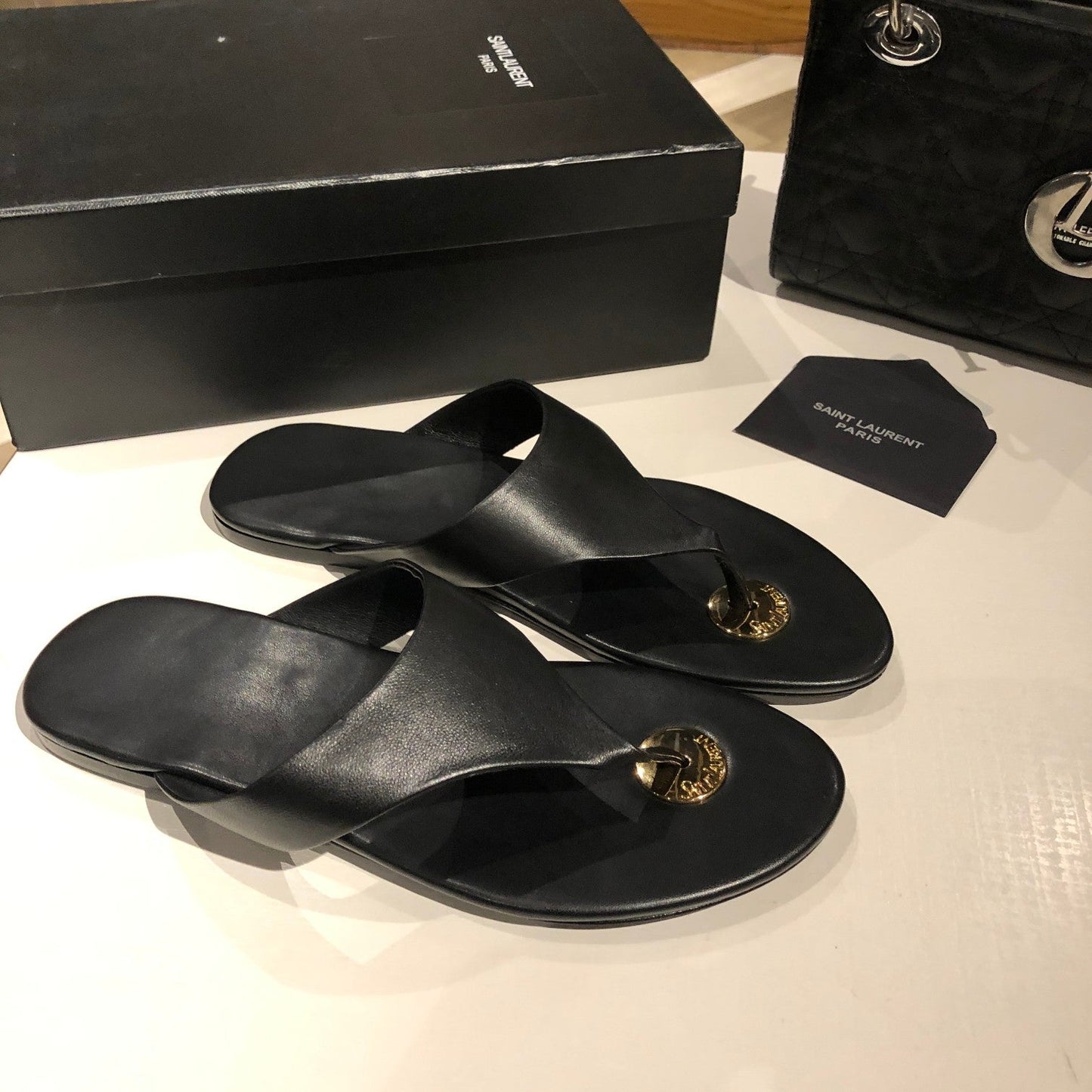 FLAT THONG IN BLACK CALFSKIN - 35