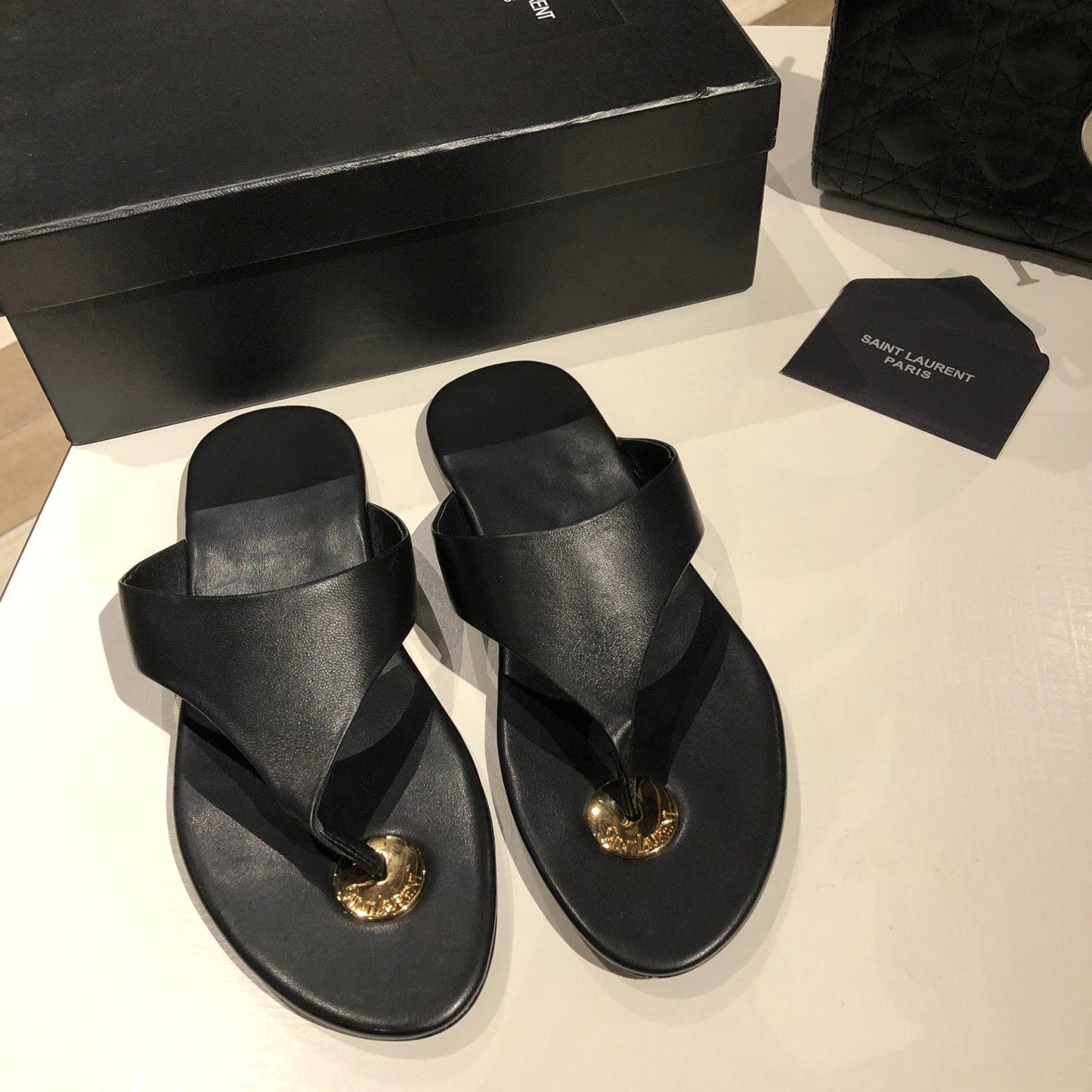 FLAT THONG IN BLACK CALFSKIN - 35