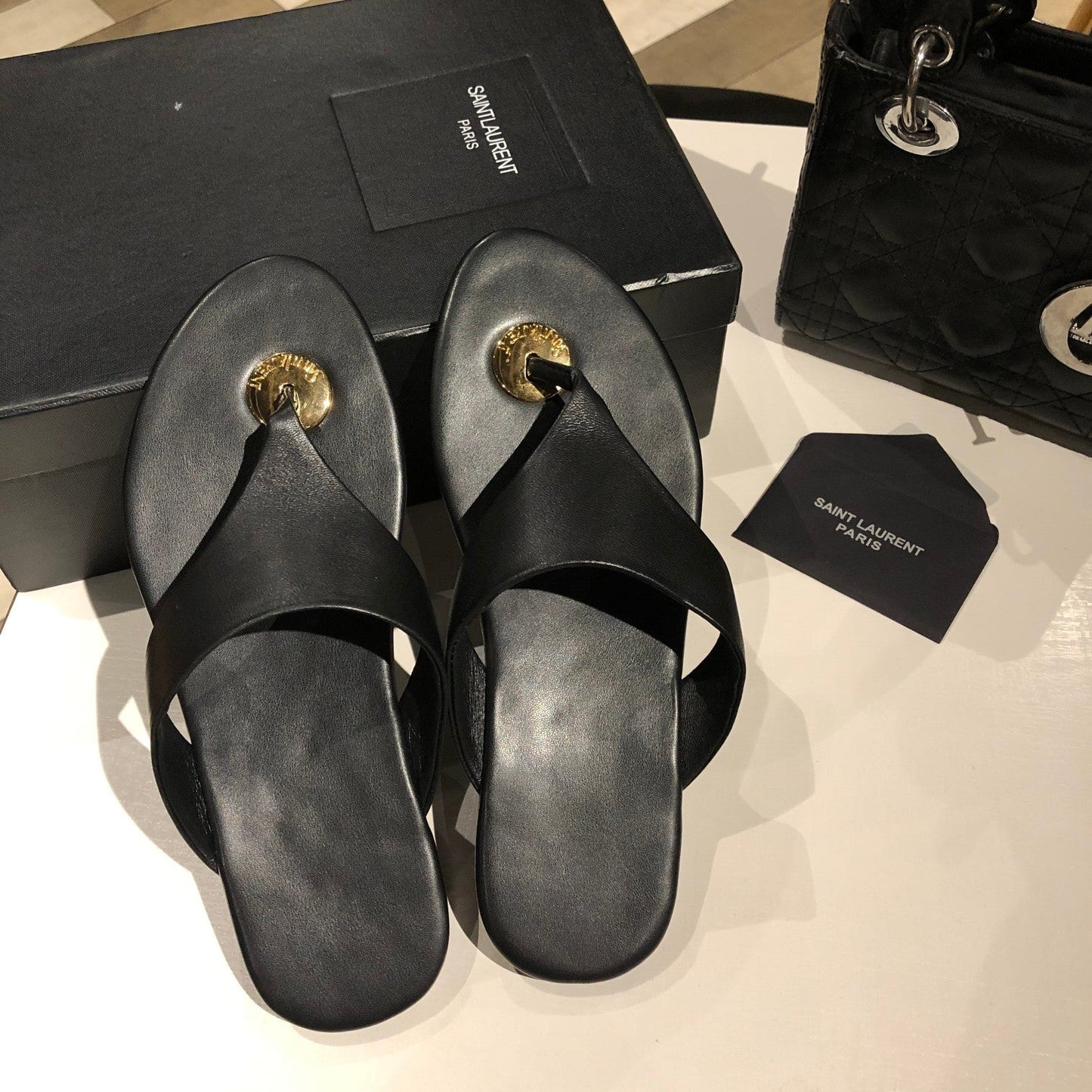 FLAT THONG IN BLACK CALFSKIN - 35
