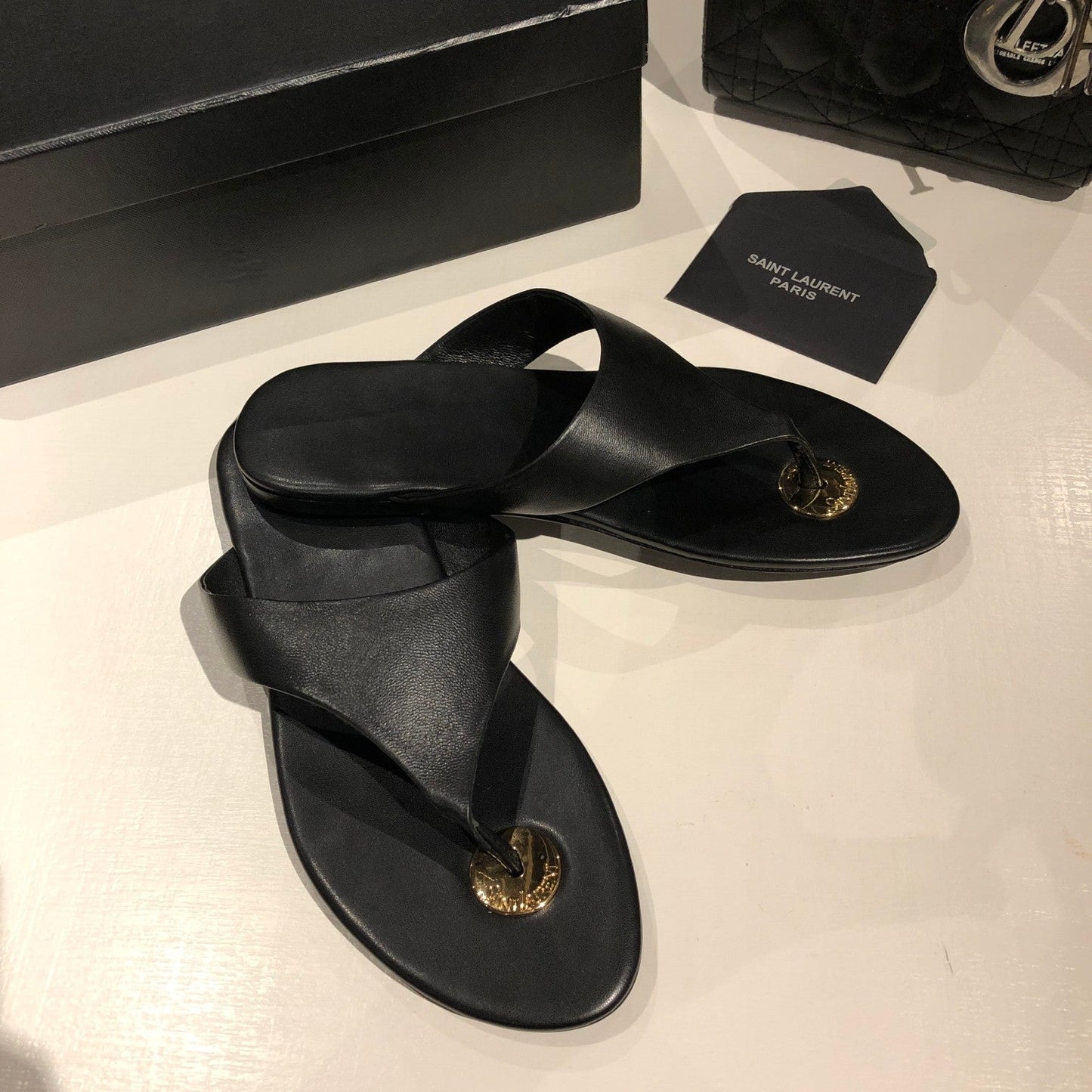 FLAT THONG IN BLACK CALFSKIN - 35