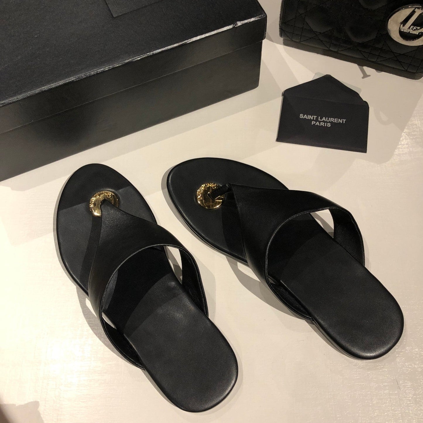 FLAT THONG IN BLACK CALFSKIN - 35
