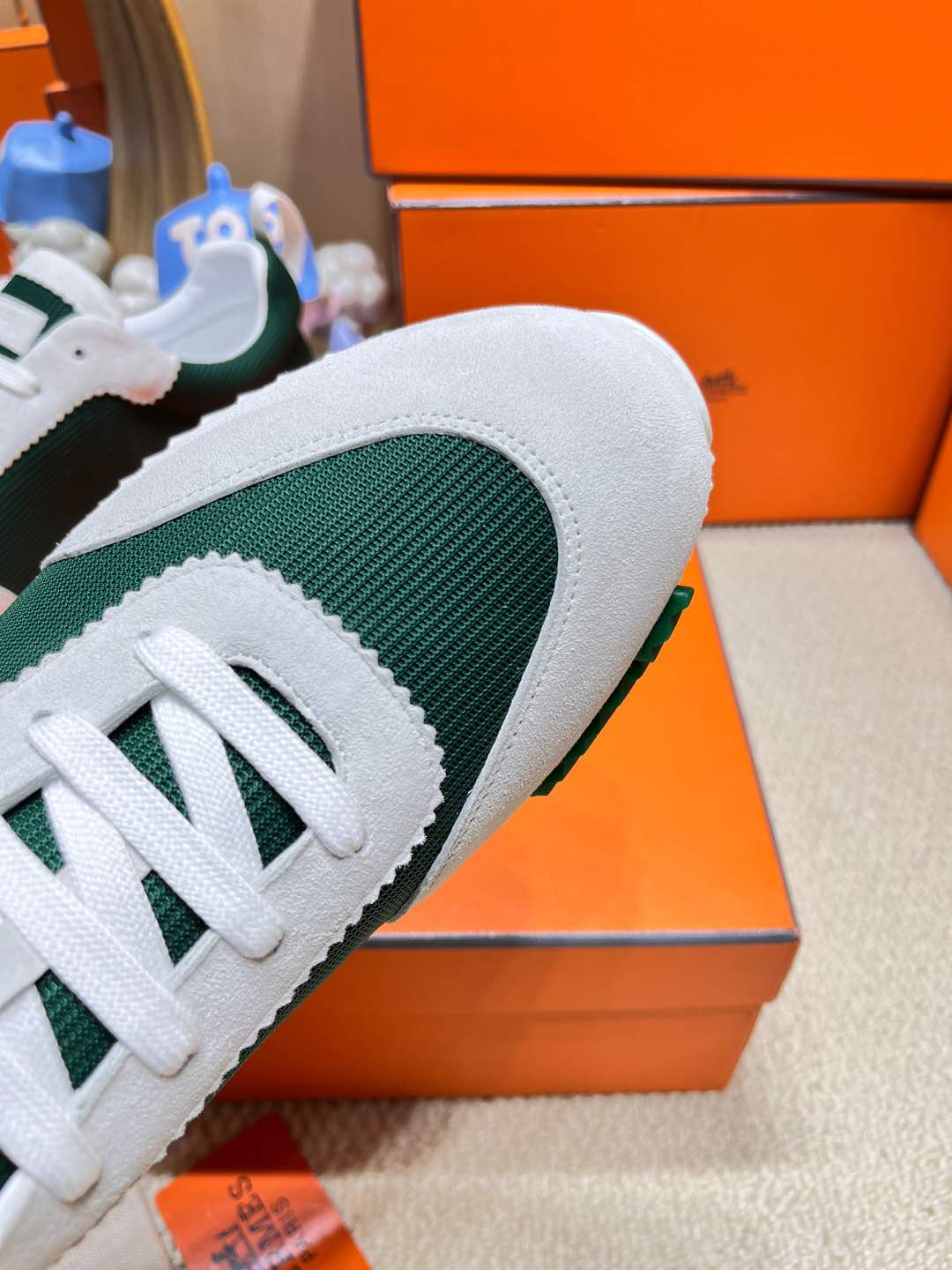 BOUNCING SNEAKER IN PALE GRAY SUEDE AND GREEN FOREST KNIT - 34