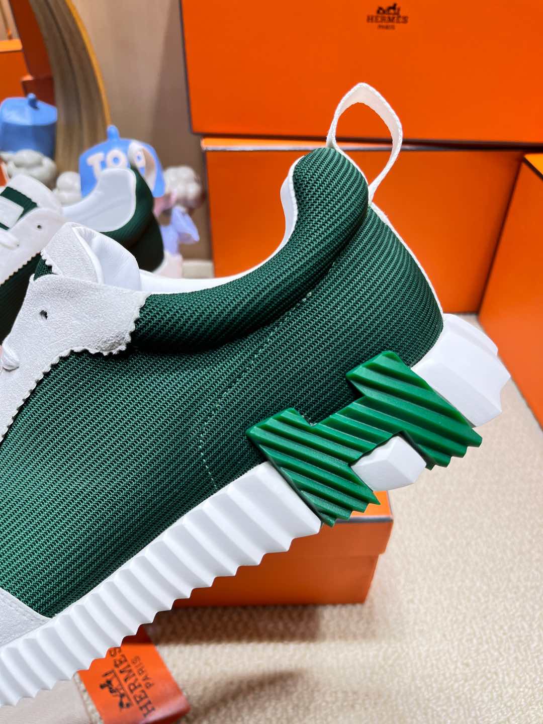 BOUNCING SNEAKER IN PALE GRAY SUEDE AND GREEN FOREST KNIT - 34