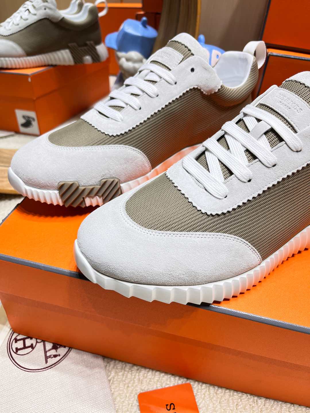 BOUNCING SNEAKER IN PALE GRAY SUEDE AND WOOD BROWN KNIT - 34