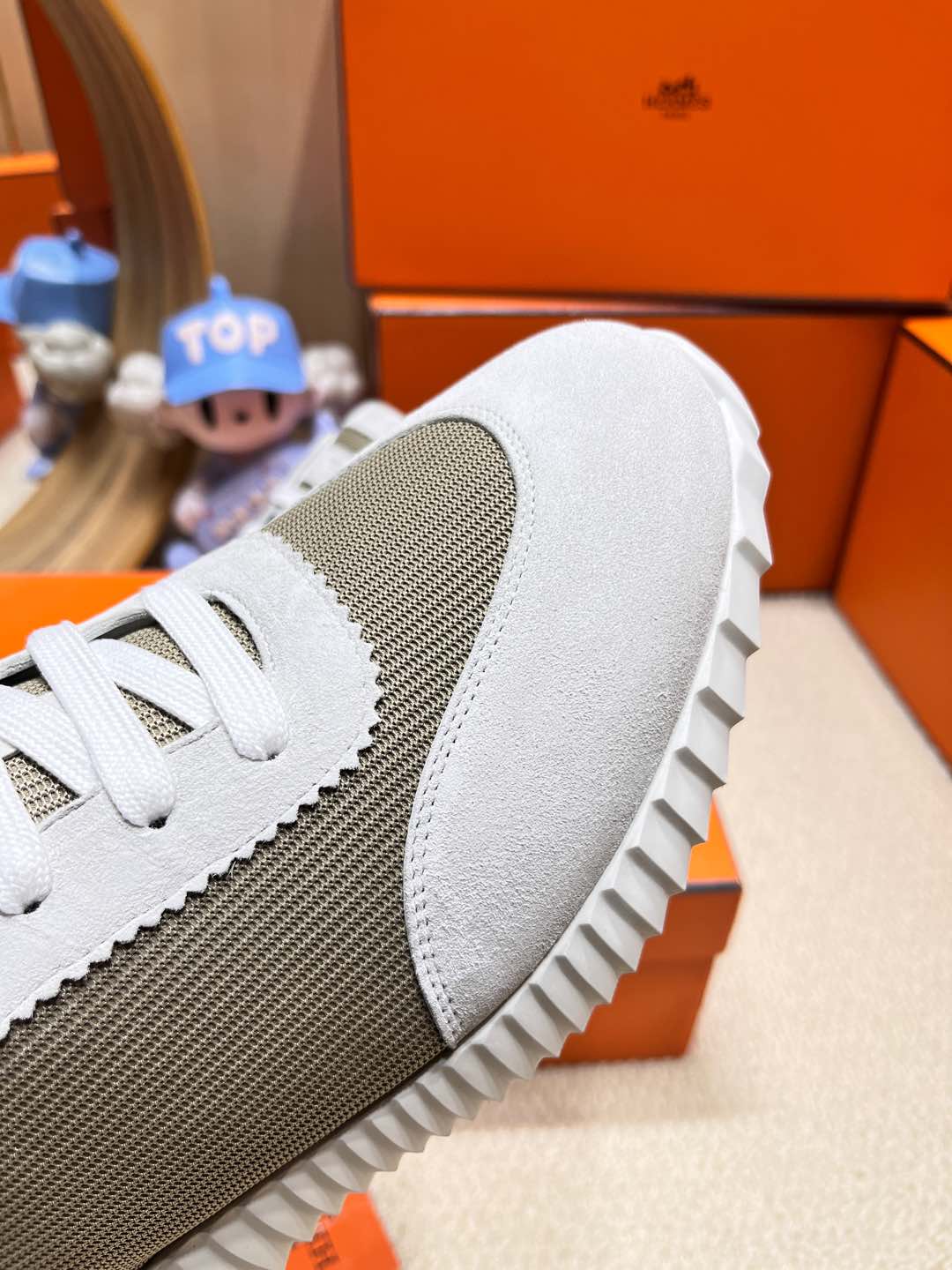 BOUNCING SNEAKER IN PALE GRAY SUEDE AND WOOD BROWN KNIT - 34
