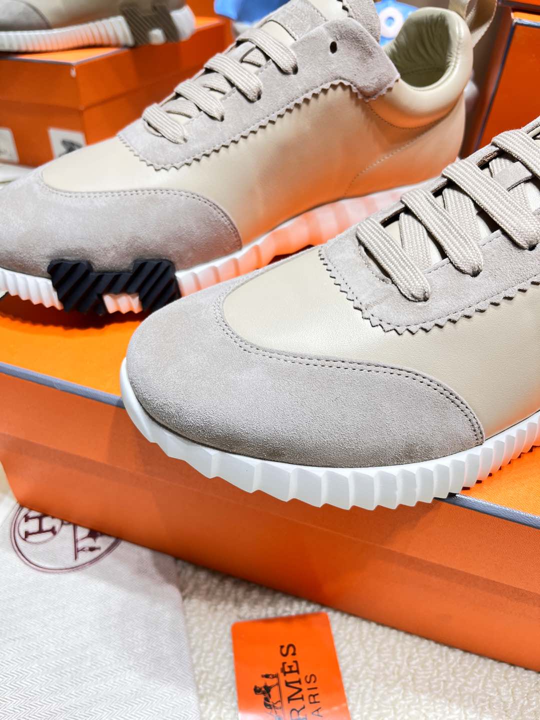 BOUNCING SNEAKER IN PALE GRAY SUEDE AND CALFSKIN - 34