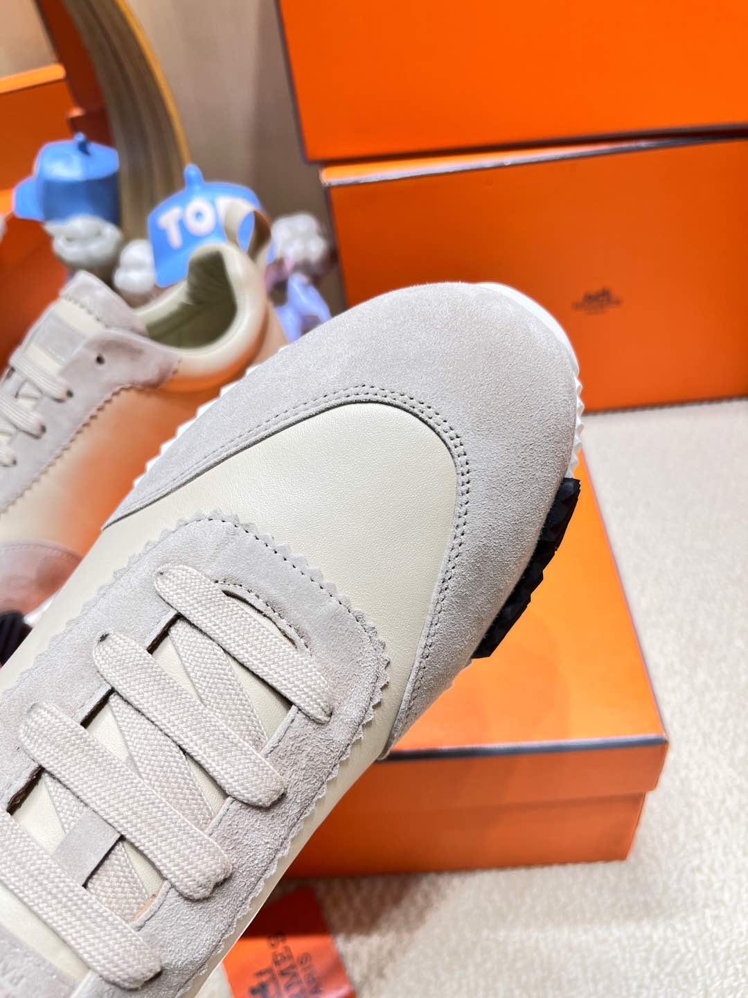 BOUNCING SNEAKER IN PALE GRAY SUEDE AND CALFSKIN - 34